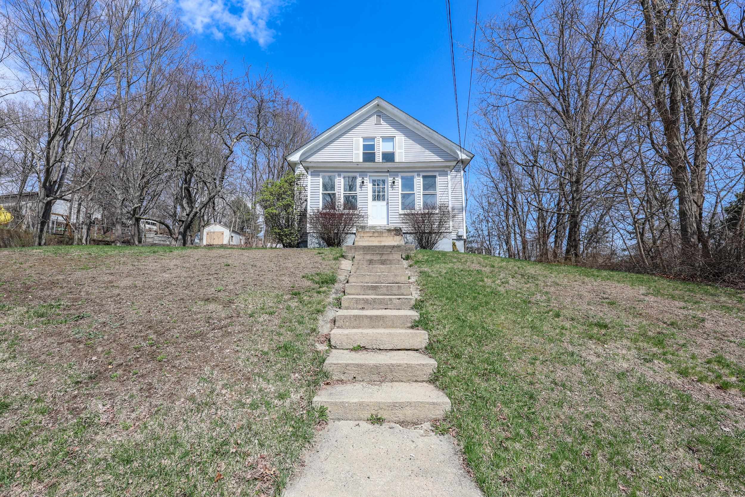 32 Turnpike St, Pembroke, NH 03275