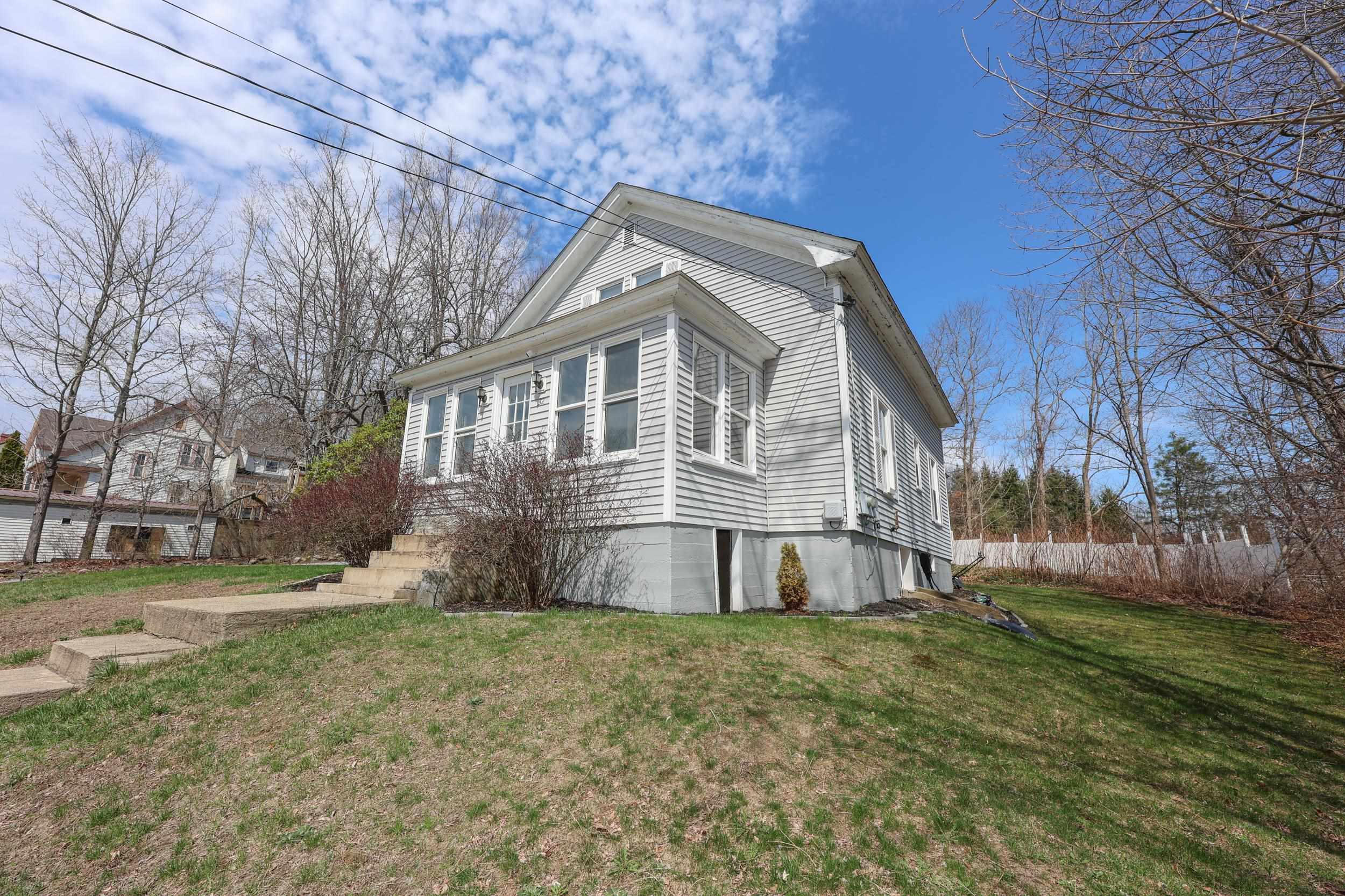 32 Turnpike St, Pembroke, NH 03275