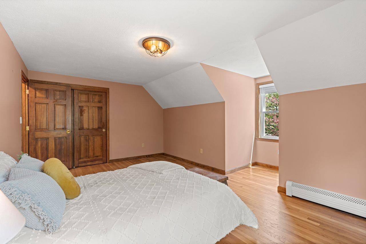 5 Wentworth Dr, Bedford, NH 03110