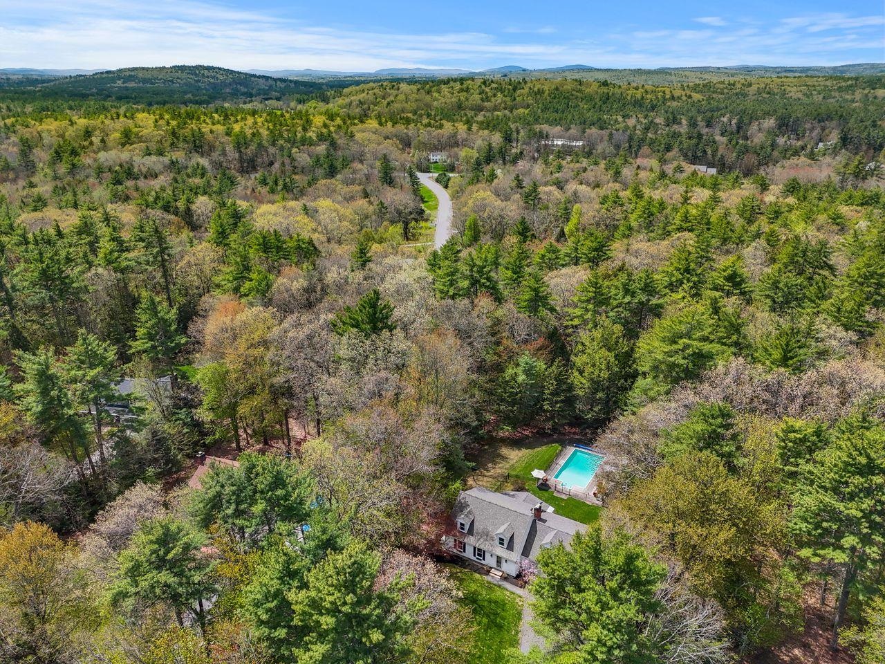 5 Wentworth Dr, Bedford, NH 03110