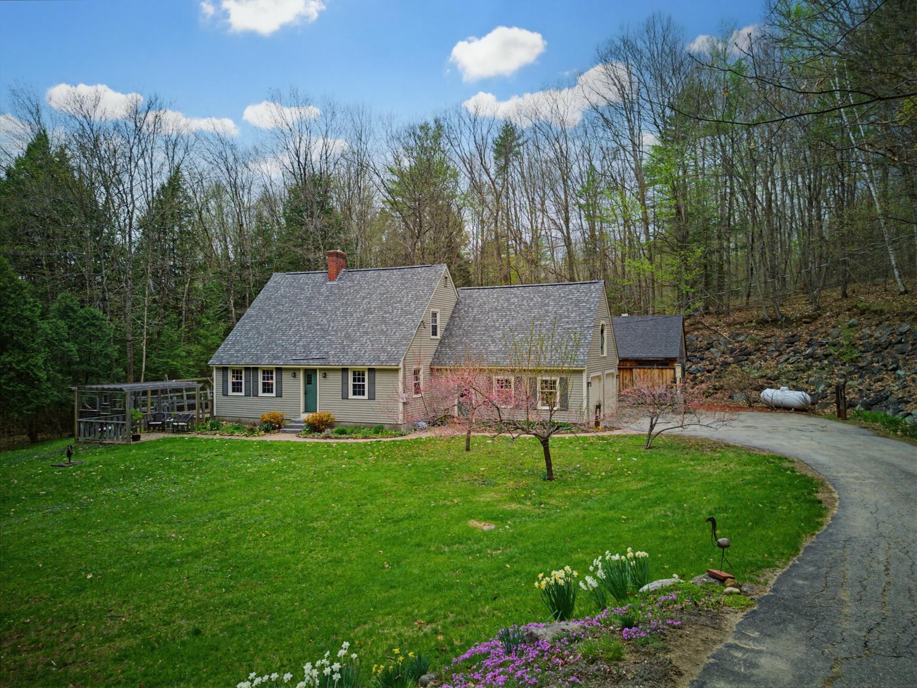 22 Hillview Dr, Chichester, NH 03258