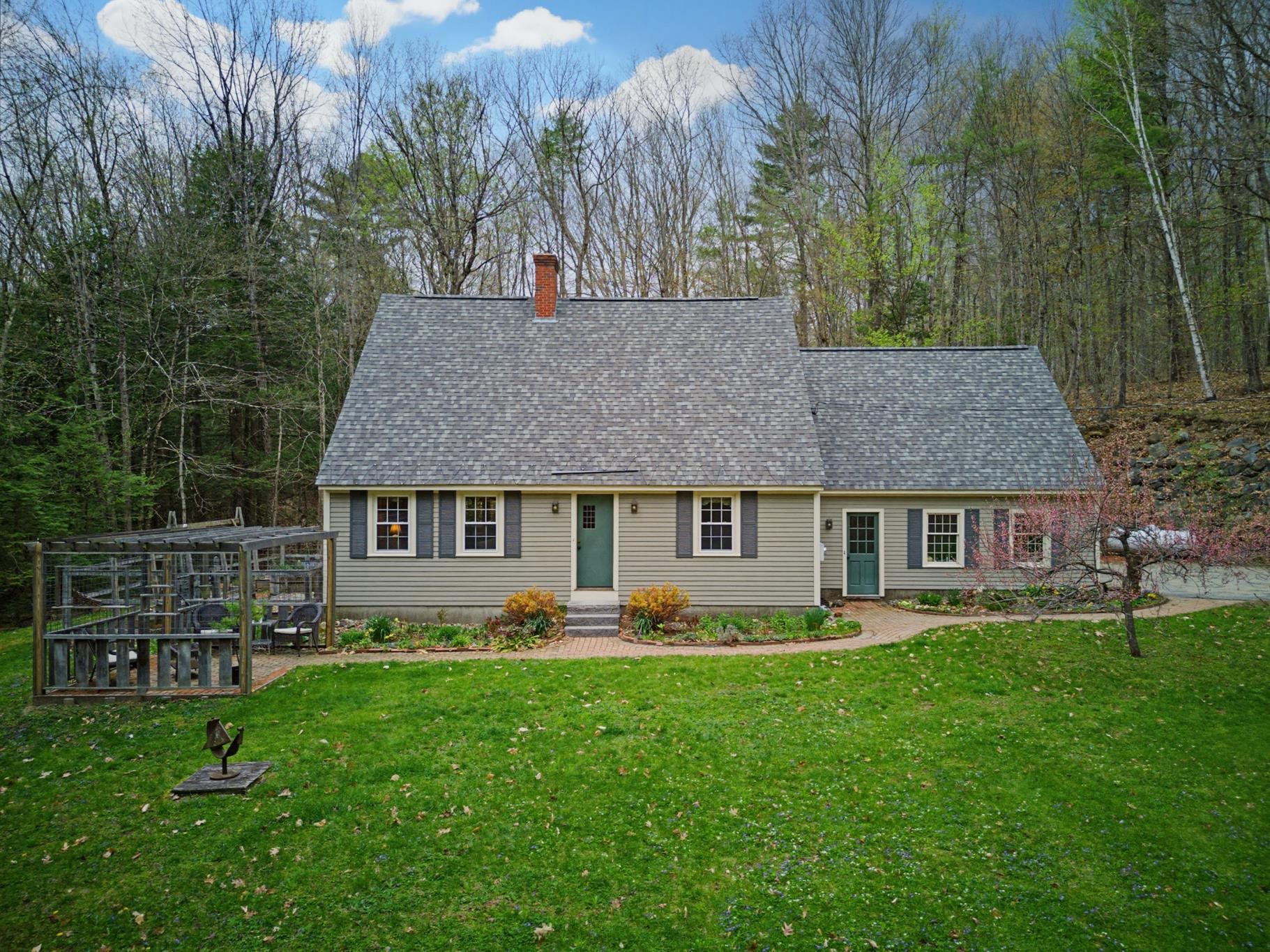 22 Hillview Dr, Chichester, NH 03258