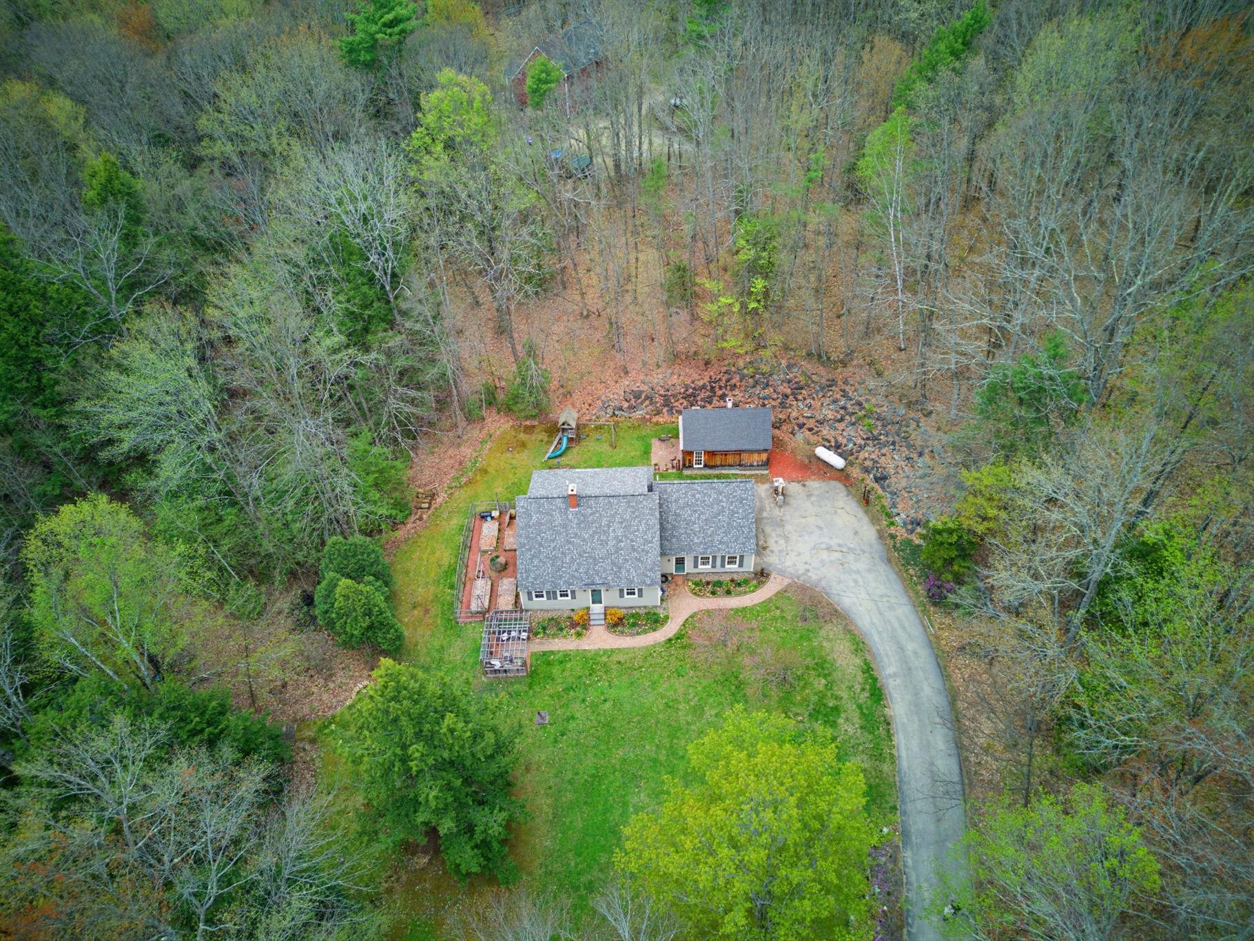 22 Hillview Dr, Chichester, NH 03258