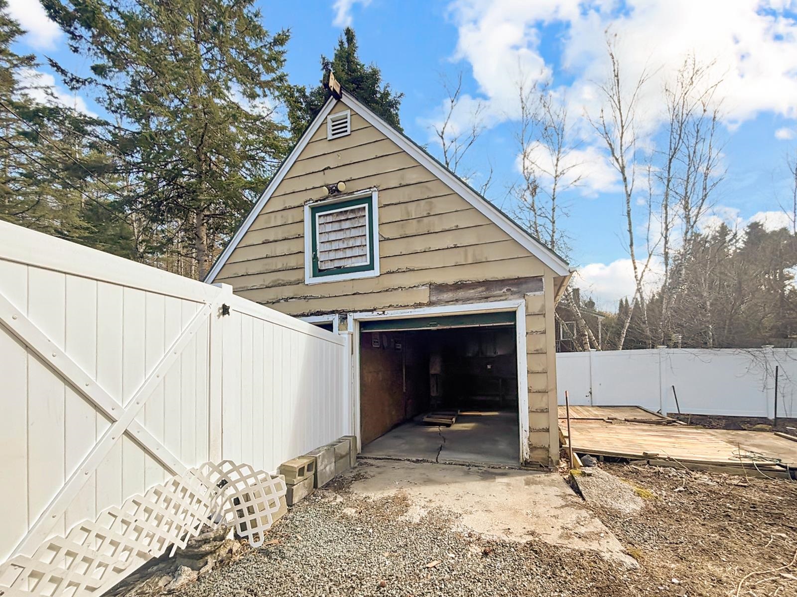 24 Morrison Hill Dr, Littleton, NH 03561