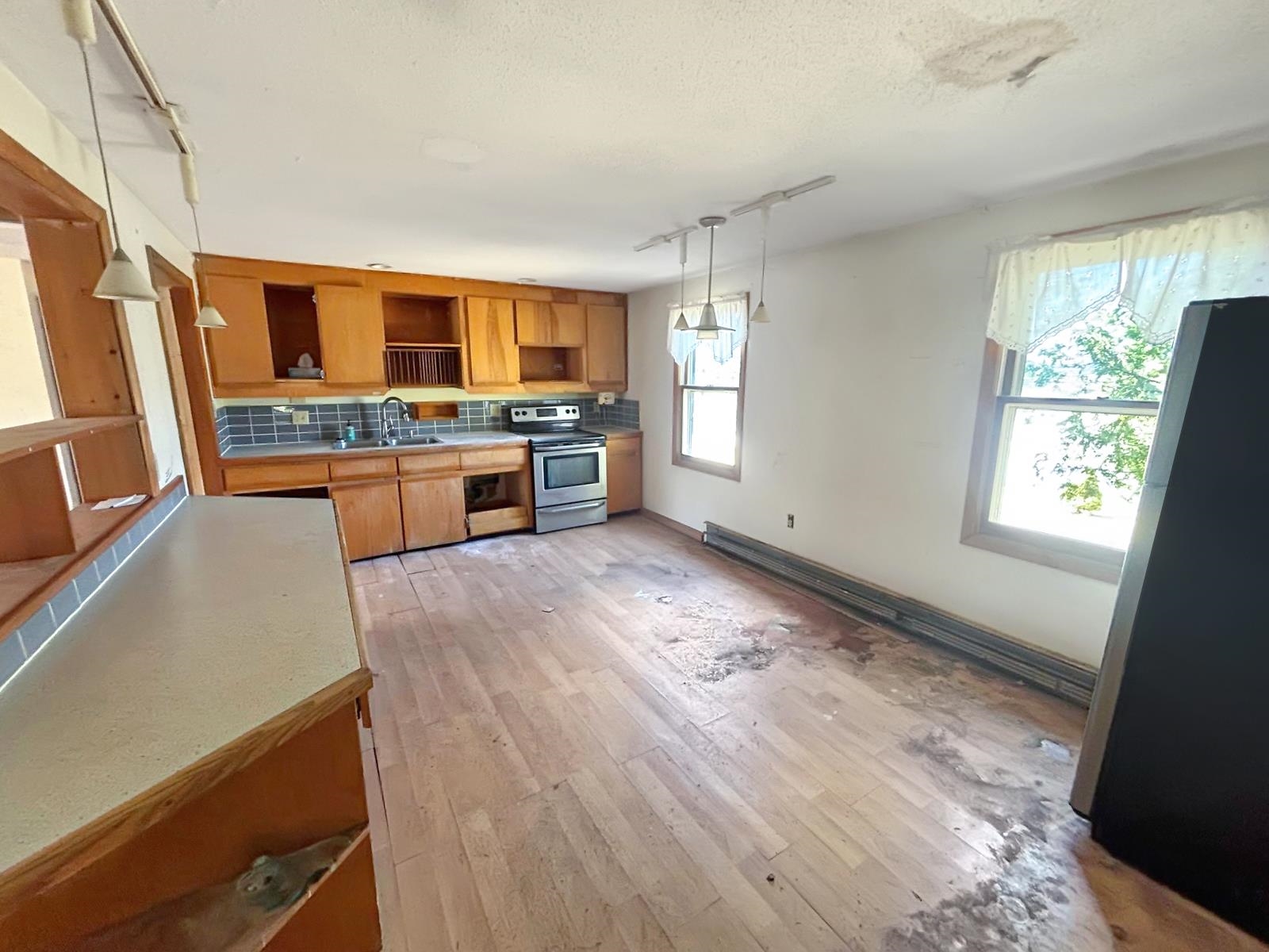 24 Morrison Hill Dr, Littleton, NH 03561