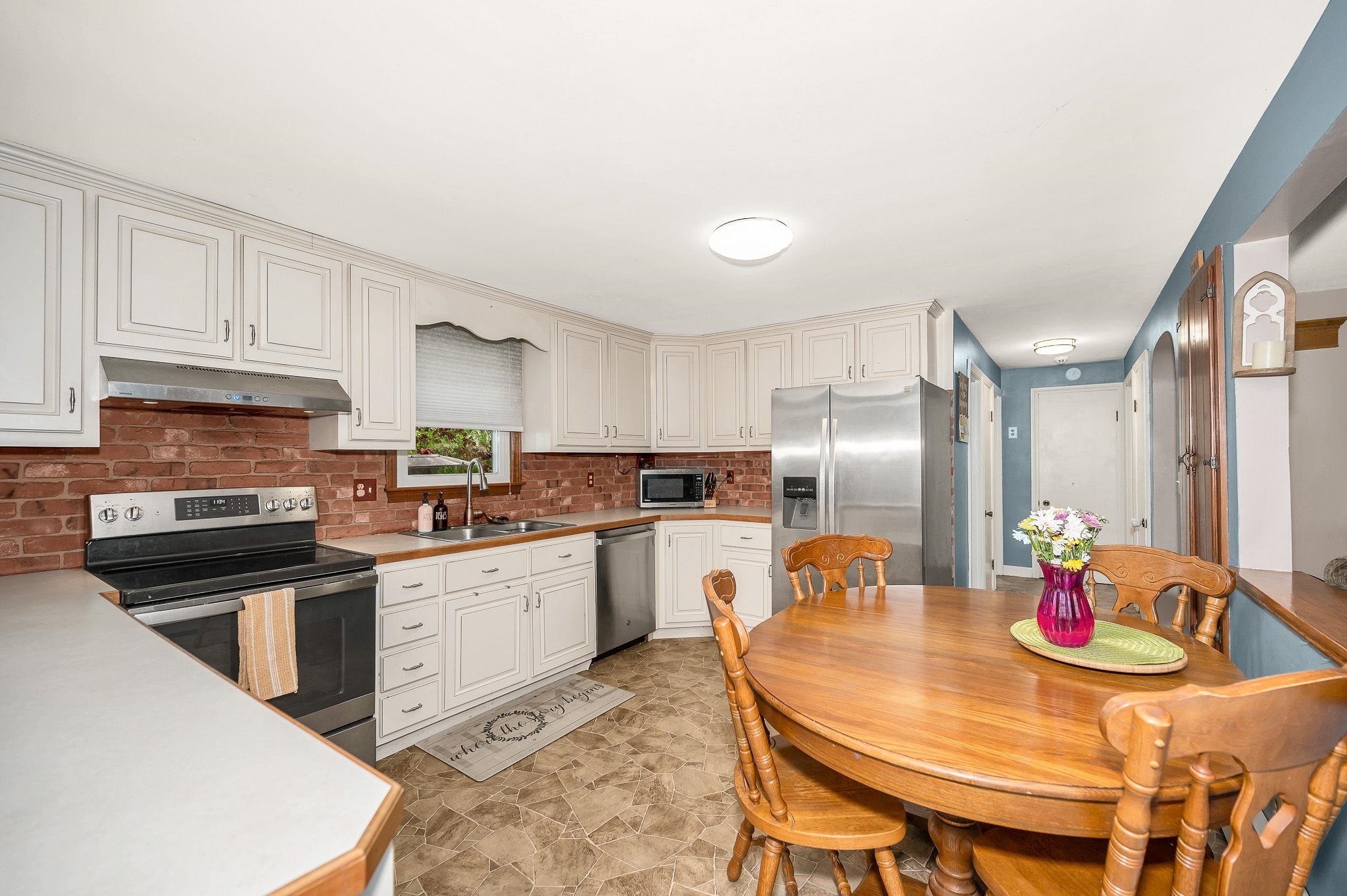 257 Seames Dr, Manchester, NH 03103-3945