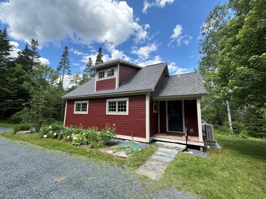 New Clapboards and Trim 25566622