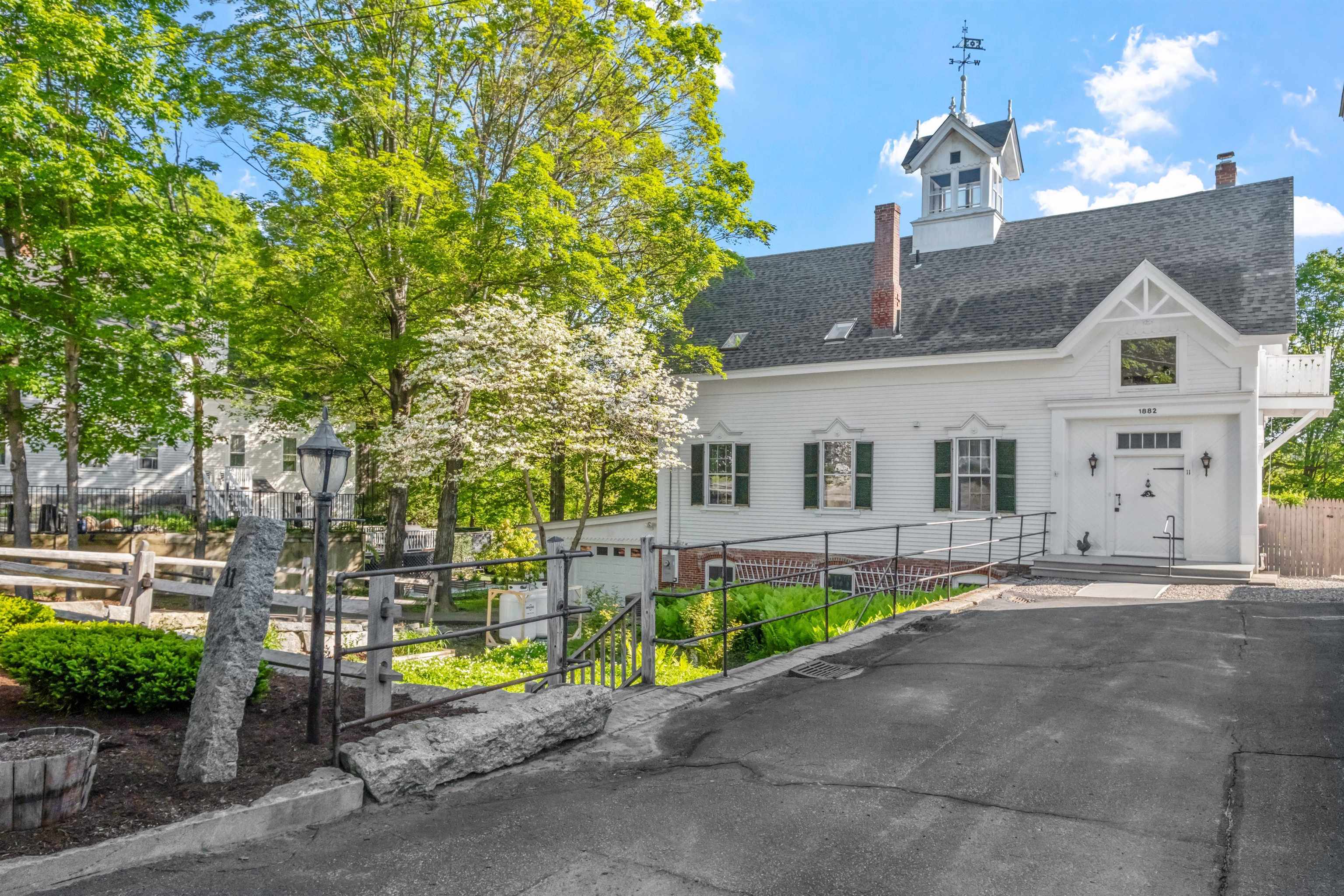 11 Highland Street — photo 1
