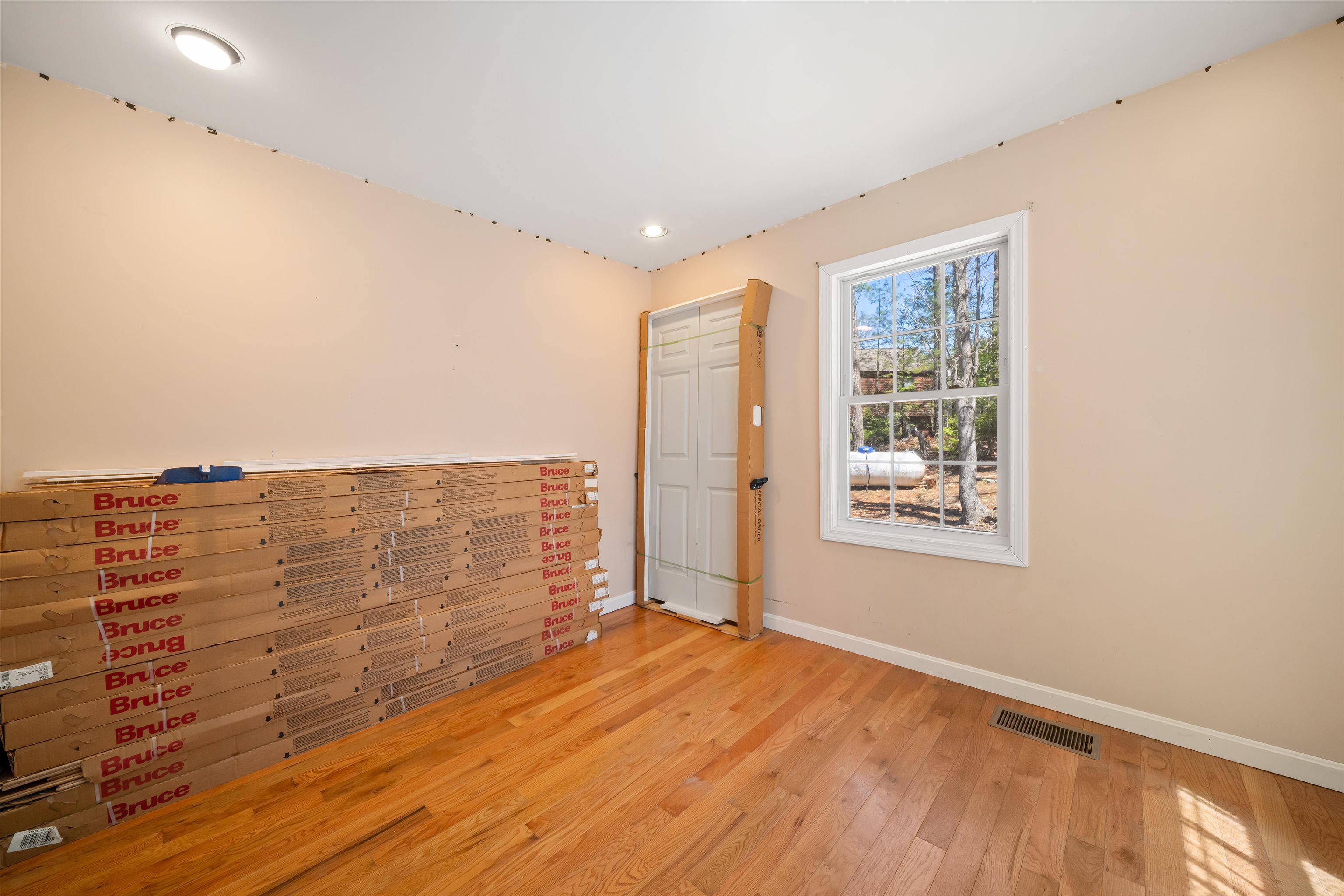 7-8 Spruce Ln, Sandown, NH 03873