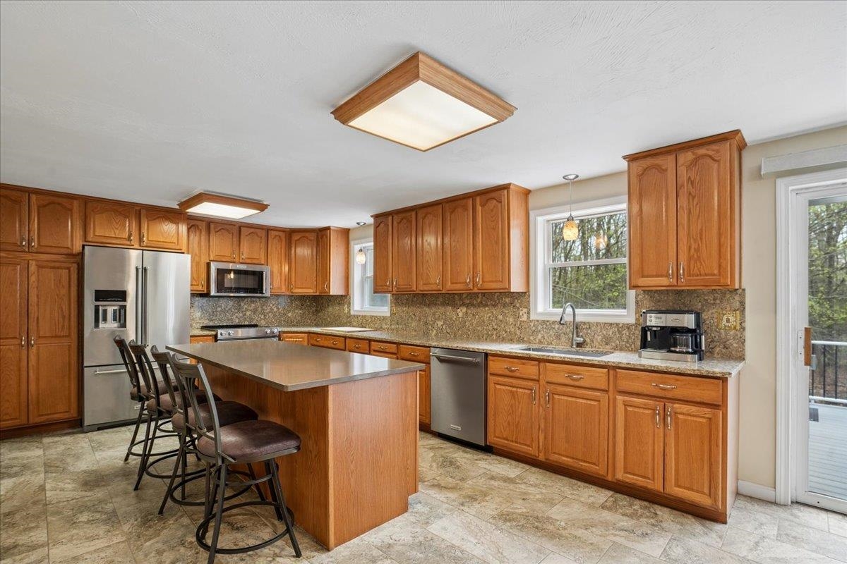84 Horizon Ln, Candia, NH 03034