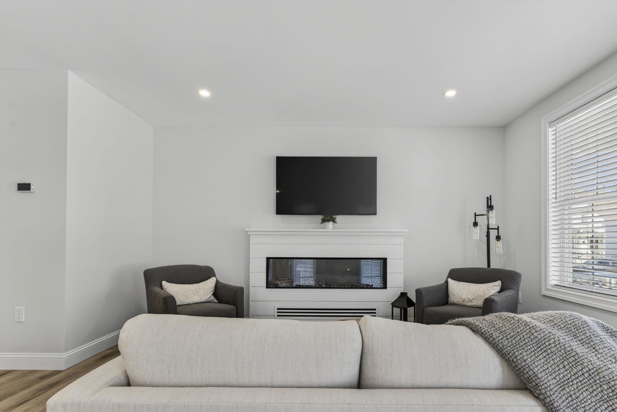 14 Woodmans Ln, Peterborough, NH 03458