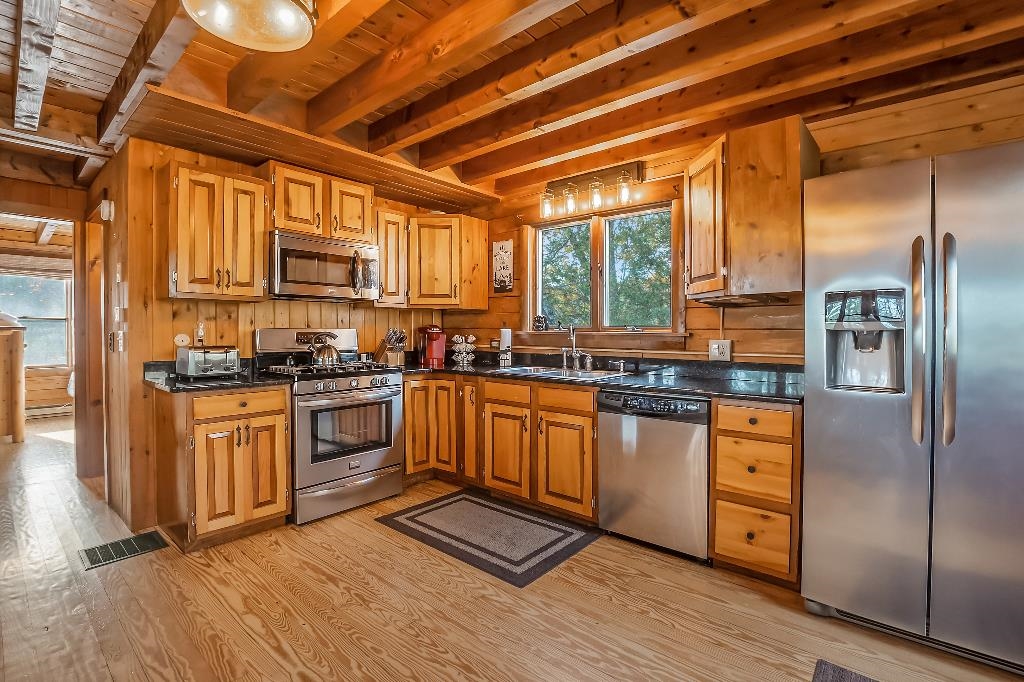 86 Smith Point Rd, Alton, NH 03810