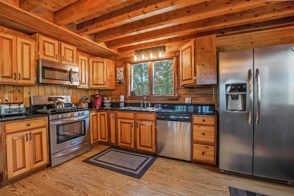 86 Smith Point Rd, Alton, NH 03810