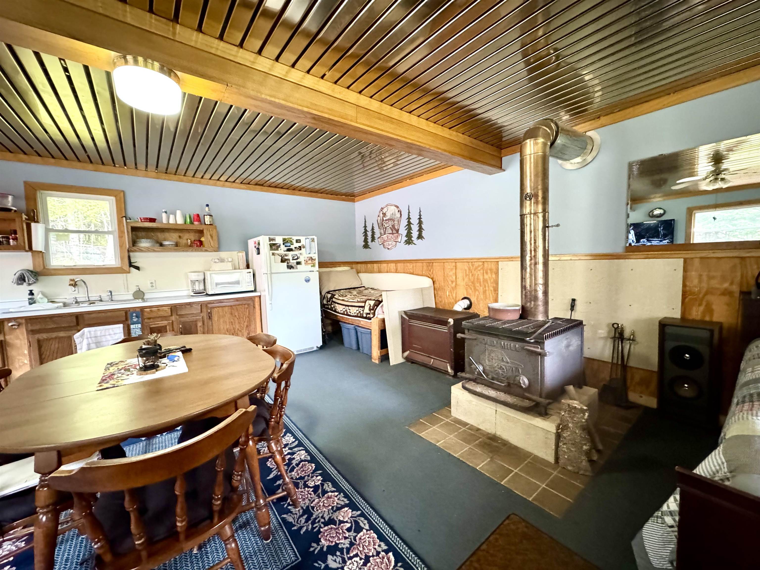 106 Philbrook Rd, Pittsburg, NH 03592