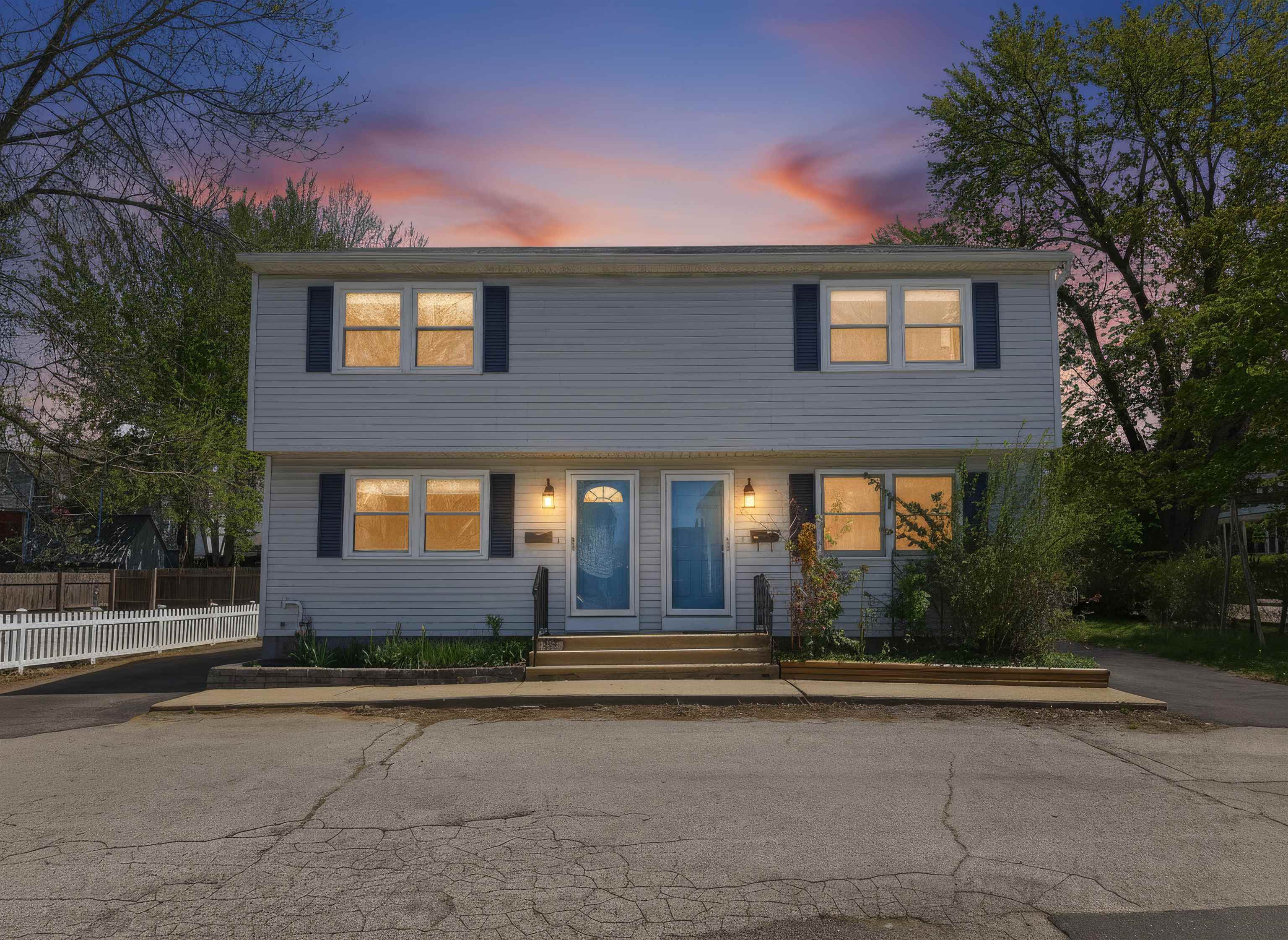594 Dix St, Manchester, NH 03103