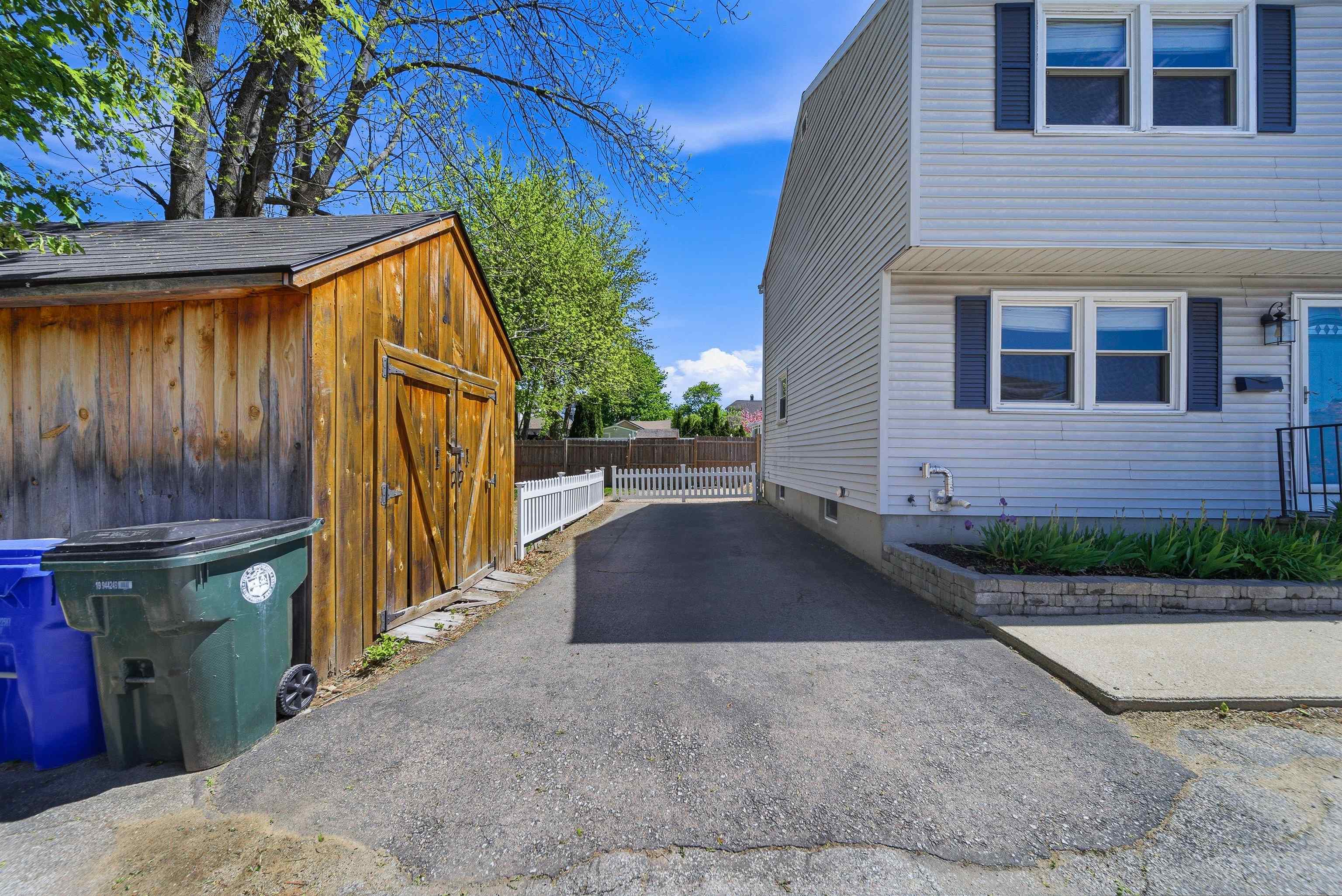 594 Dix St, Manchester, NH 03103