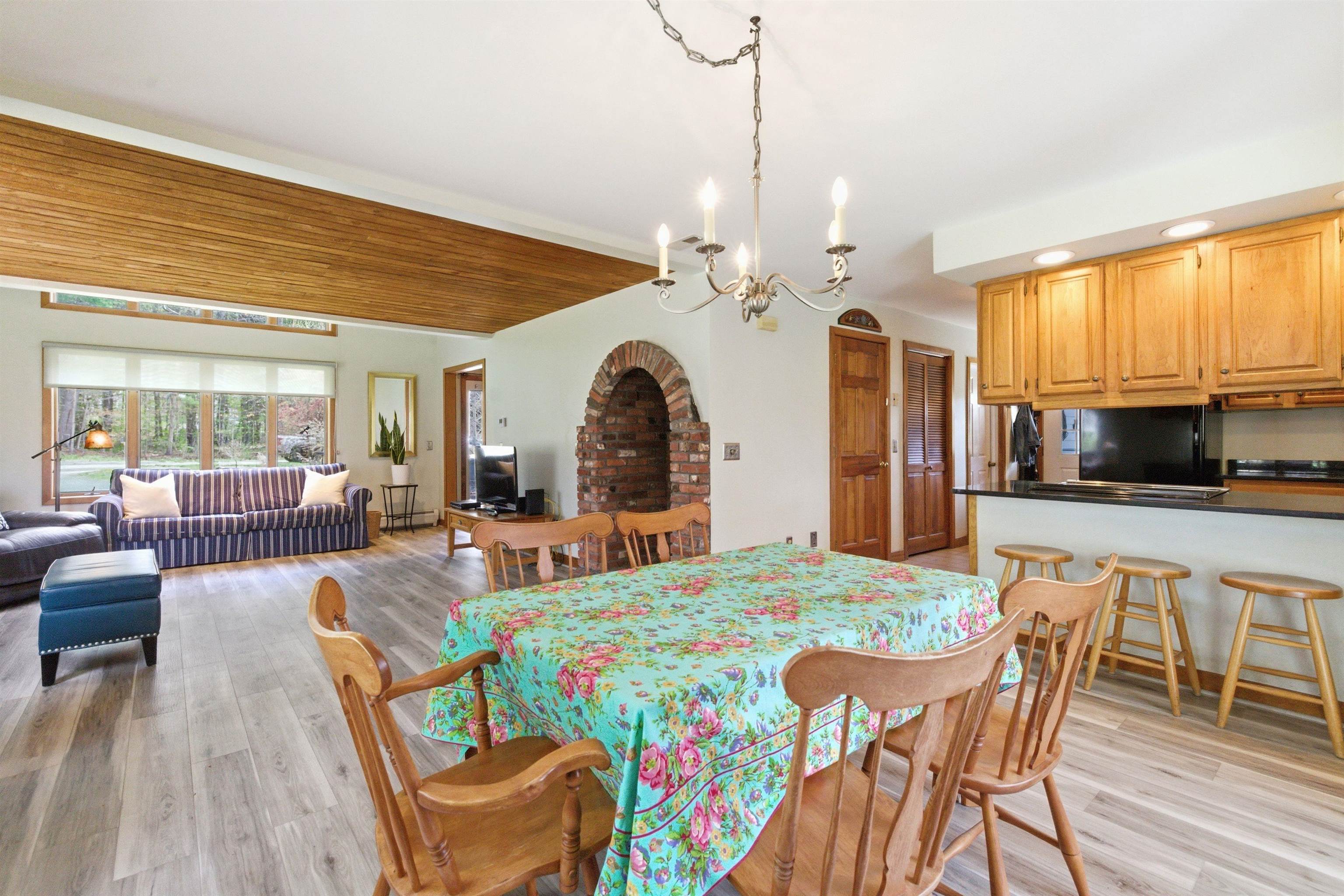 9 Wooddale Cir, Newbury, NH 03255