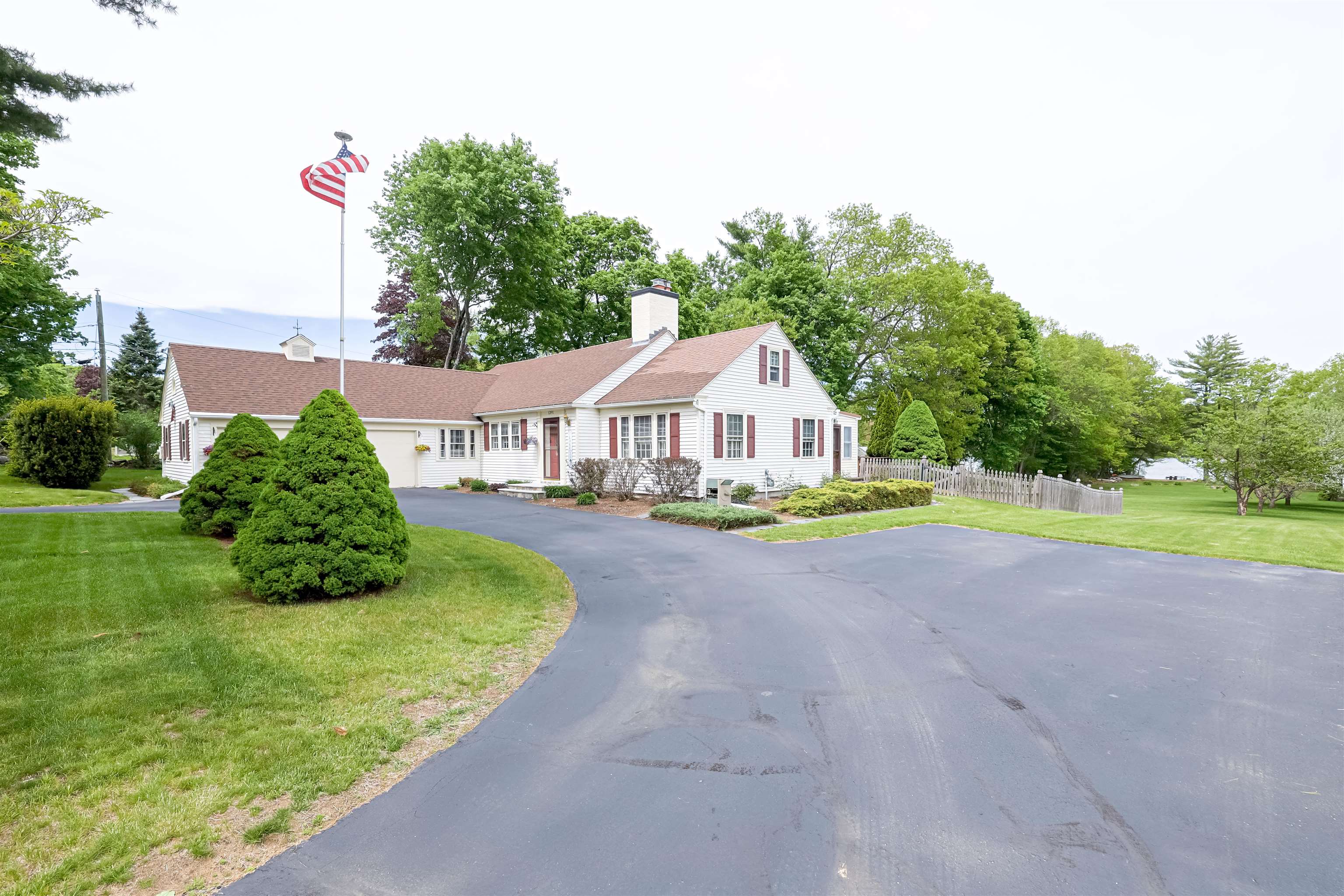 1391 Old North Main St, Laconia, NH 03246