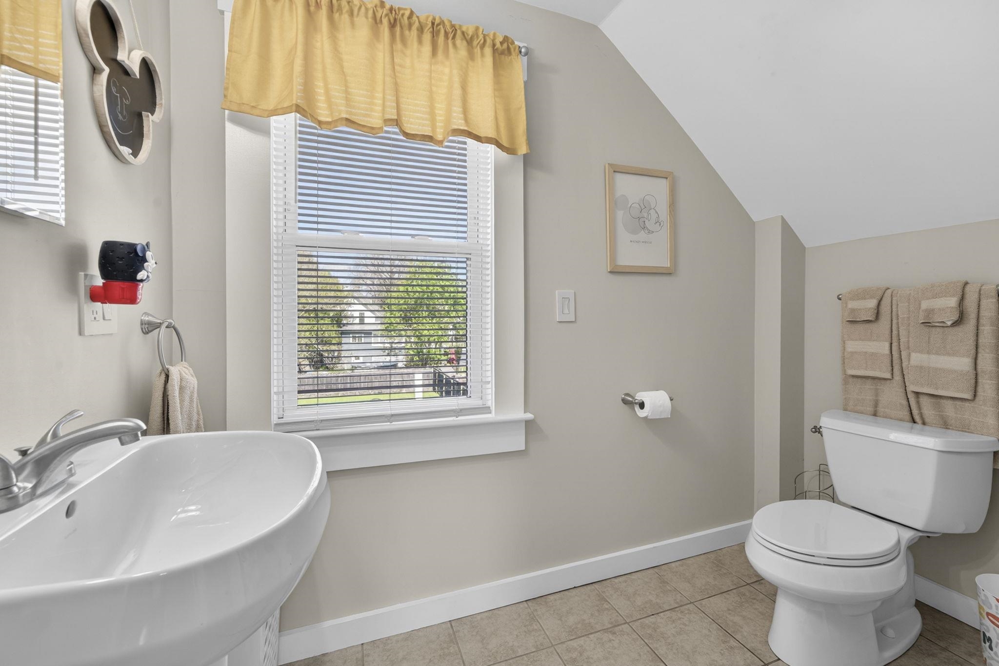 38 Dolloff St, Laconia, NH 03246