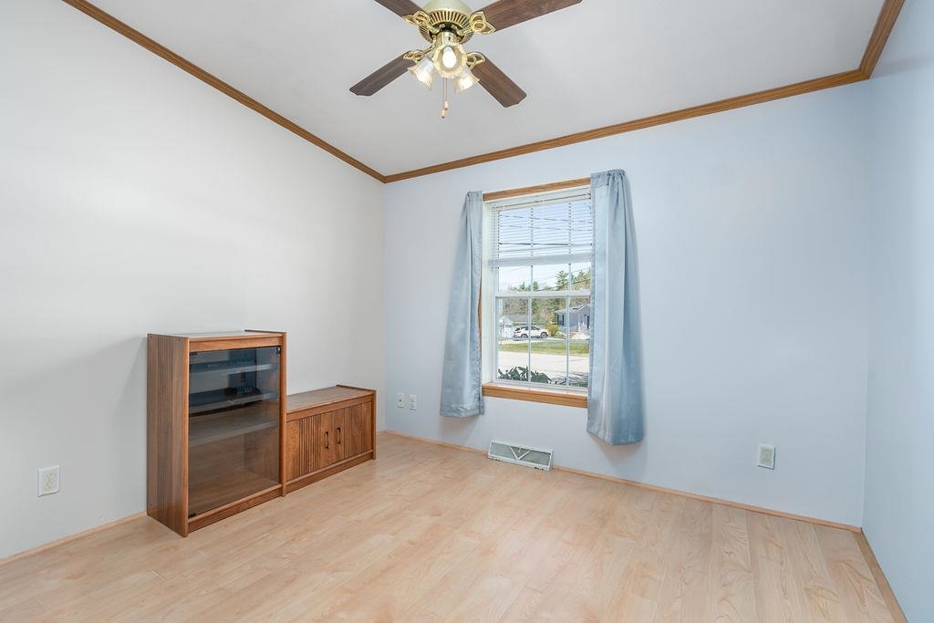 198 Spruce Dr, Farmington, NH 03835