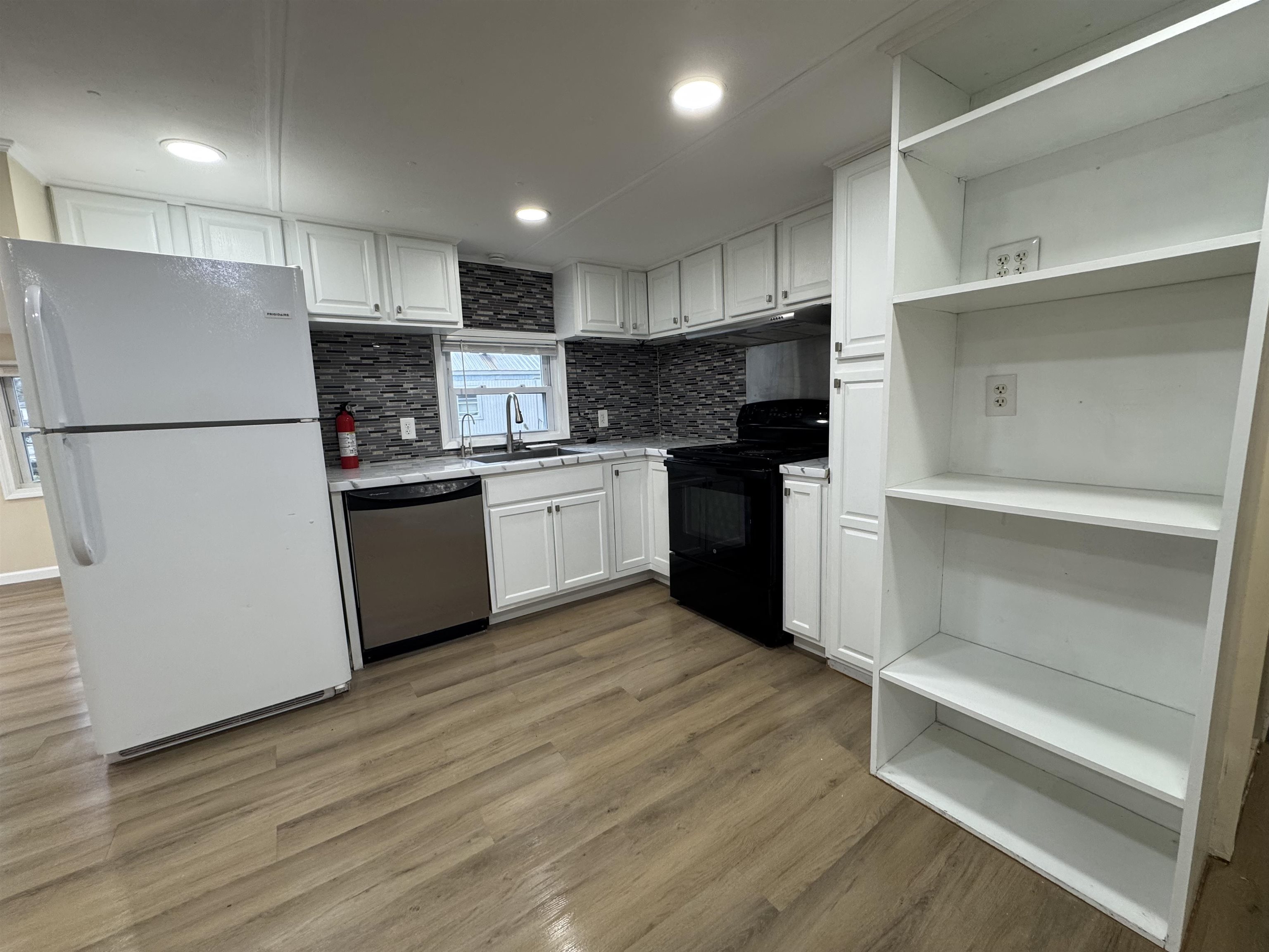 27 Mavis Ave, Rochester, NH 03867