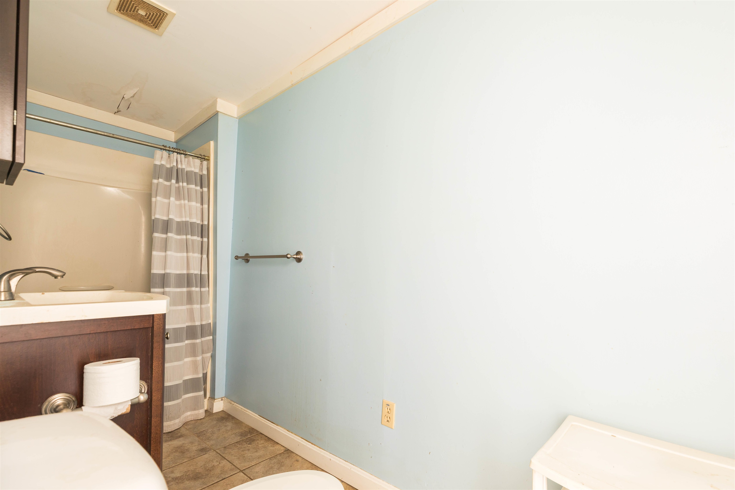27 Carroll St, Pittsfield, NH 03263