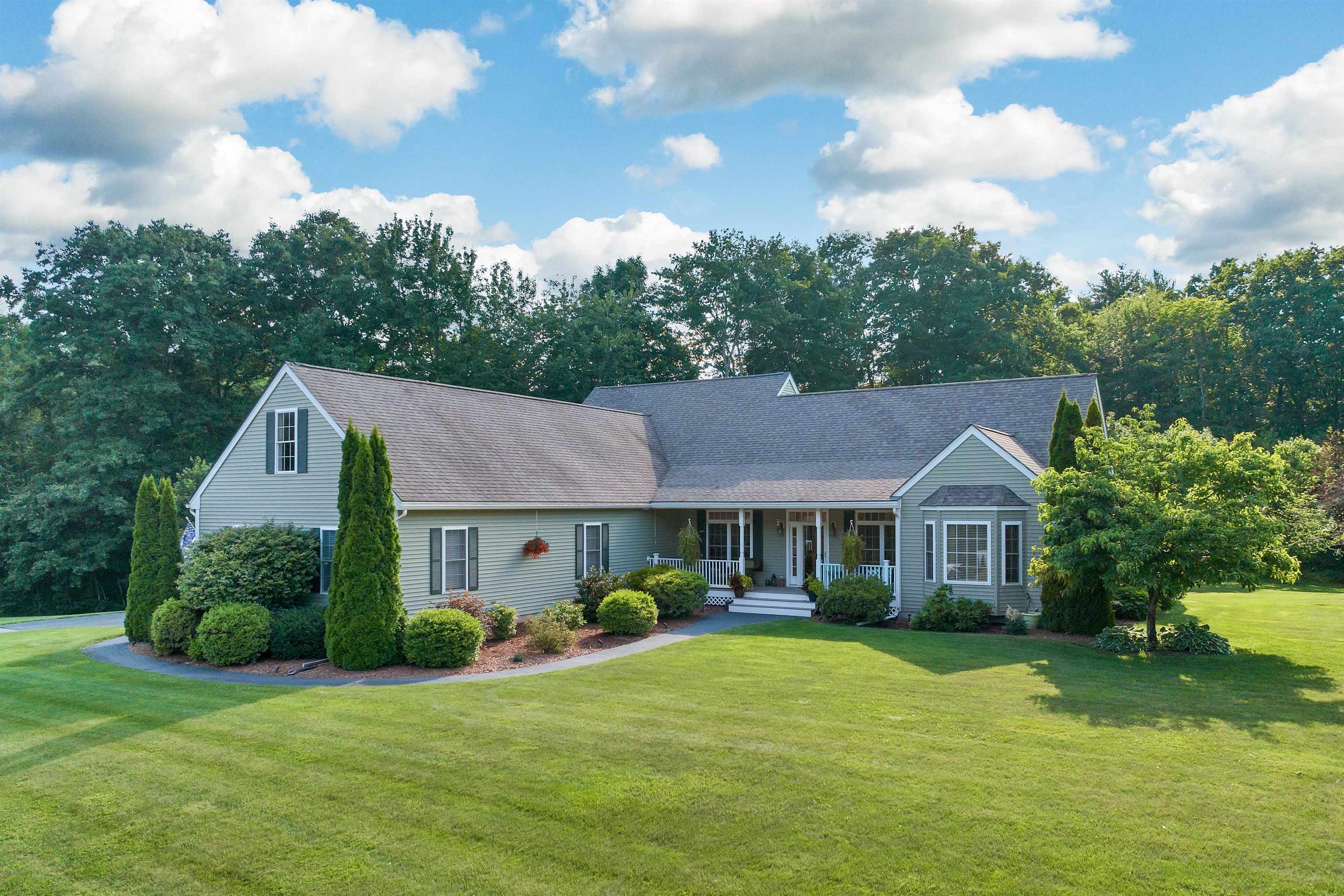 3 Mayfly Ln, Raymond, NH 03077