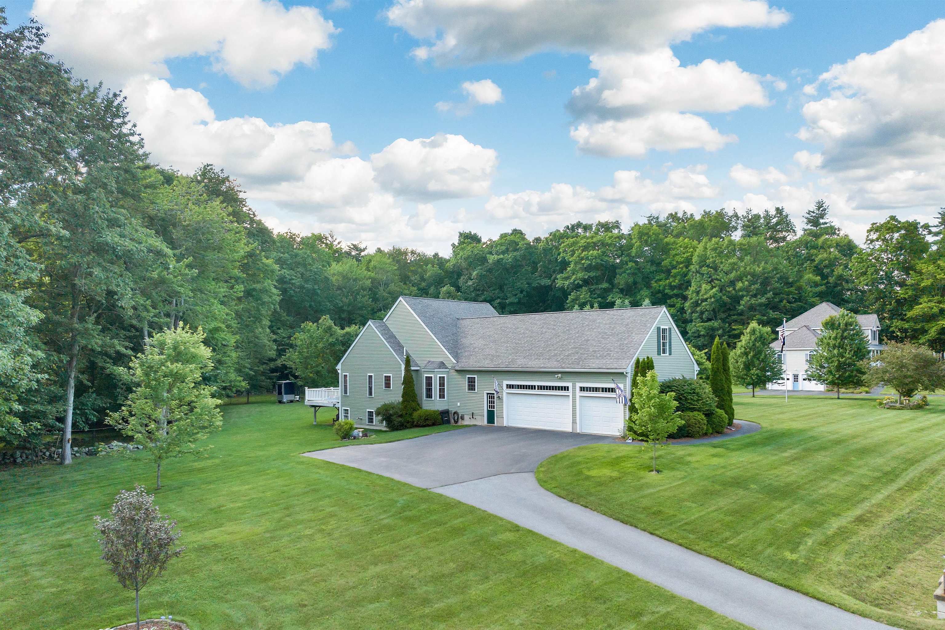 3 Mayfly Ln, Raymond, NH 03077