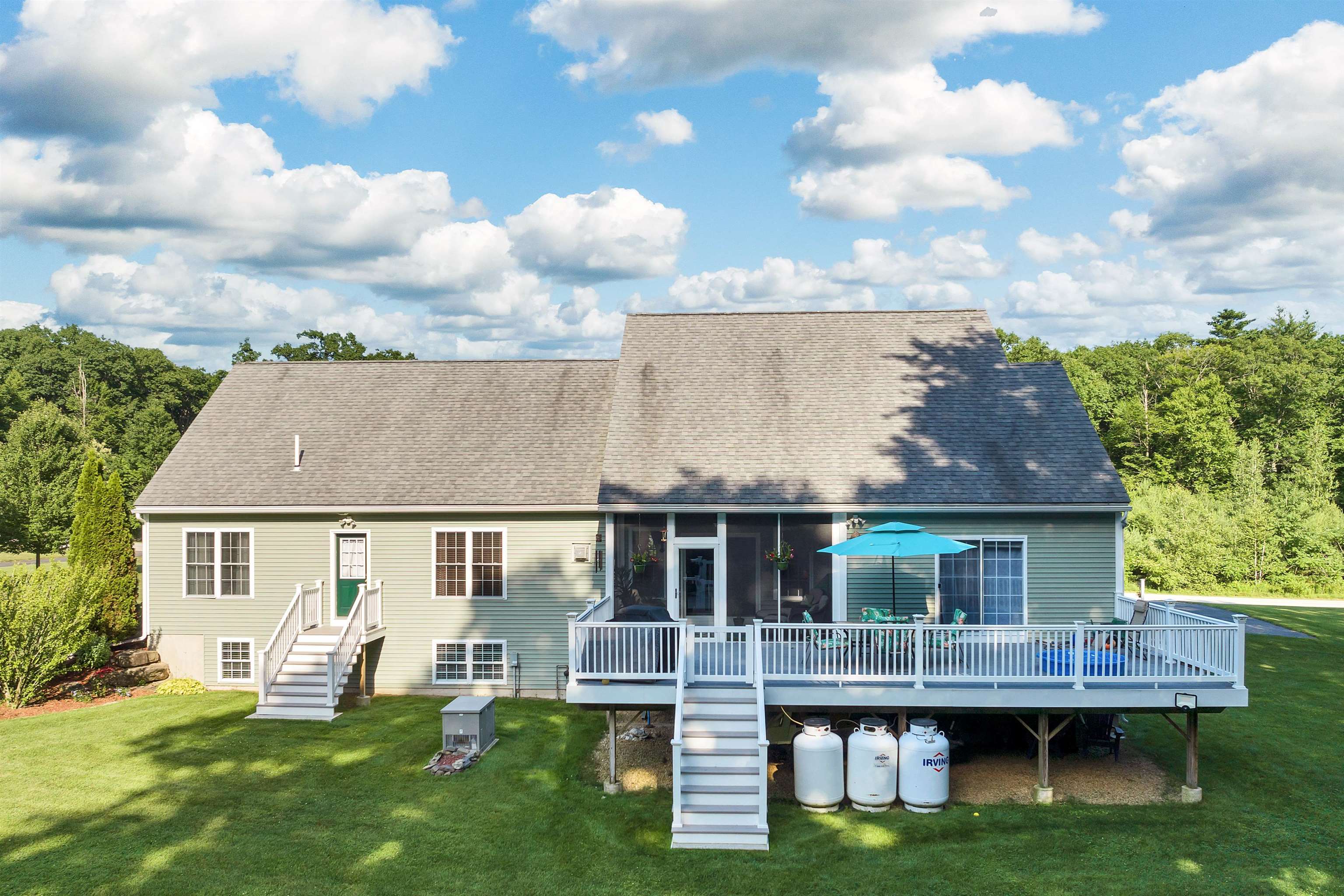 3 Mayfly Ln, Raymond, NH 03077
