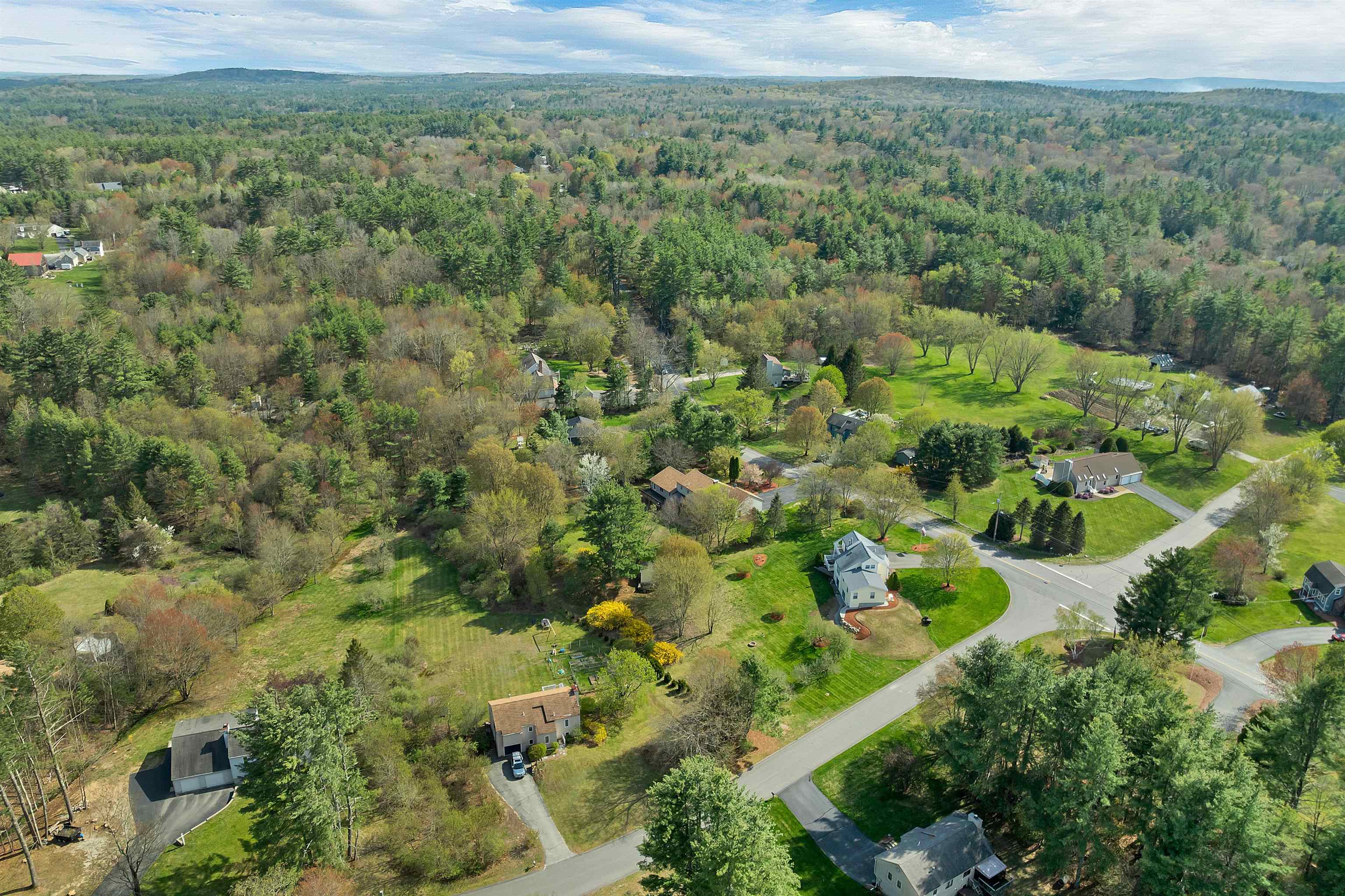 23 Woodward Rd, Merrimack, NH 03054