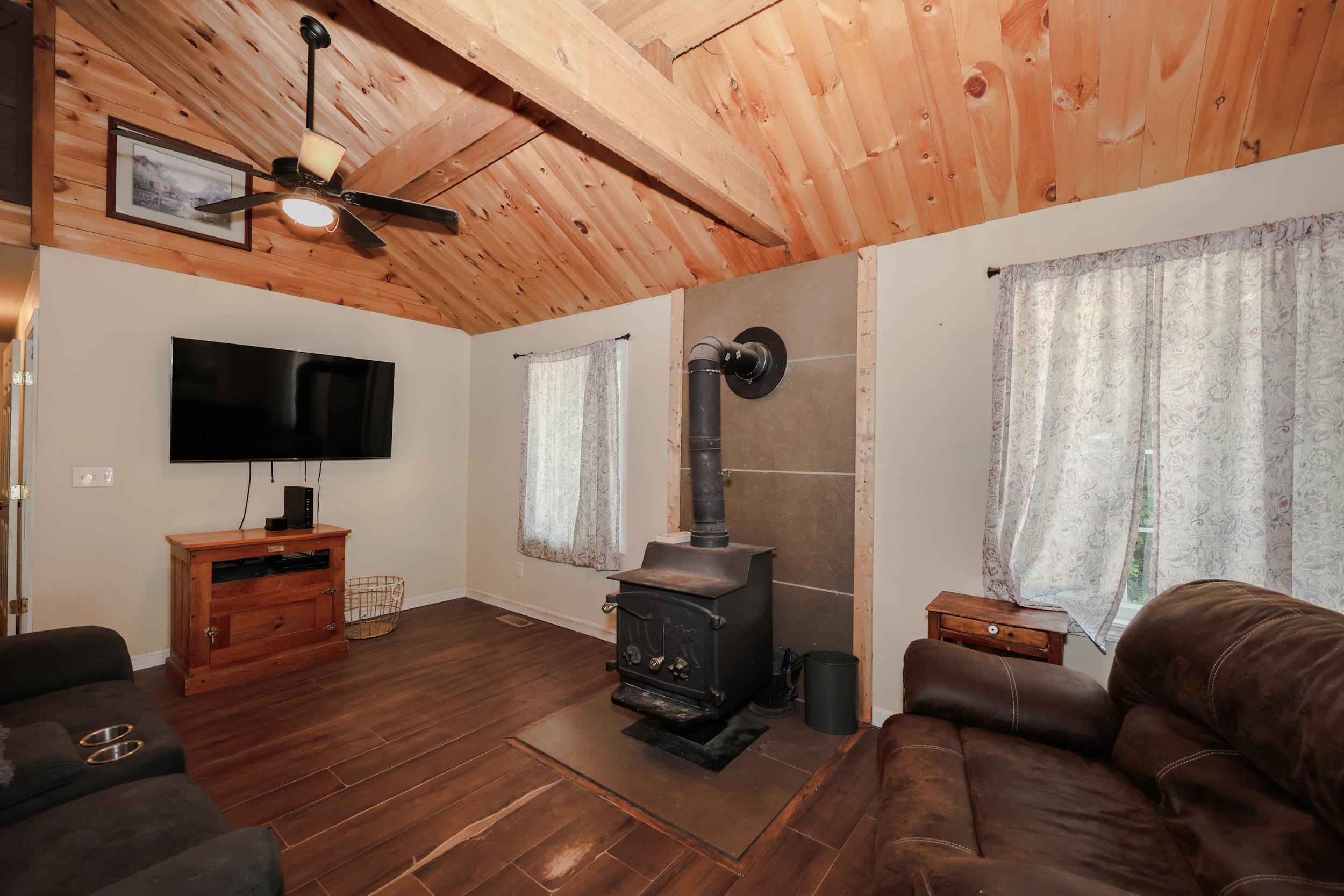 50 Pine Glen Rd, Hillsborough, NH 03244