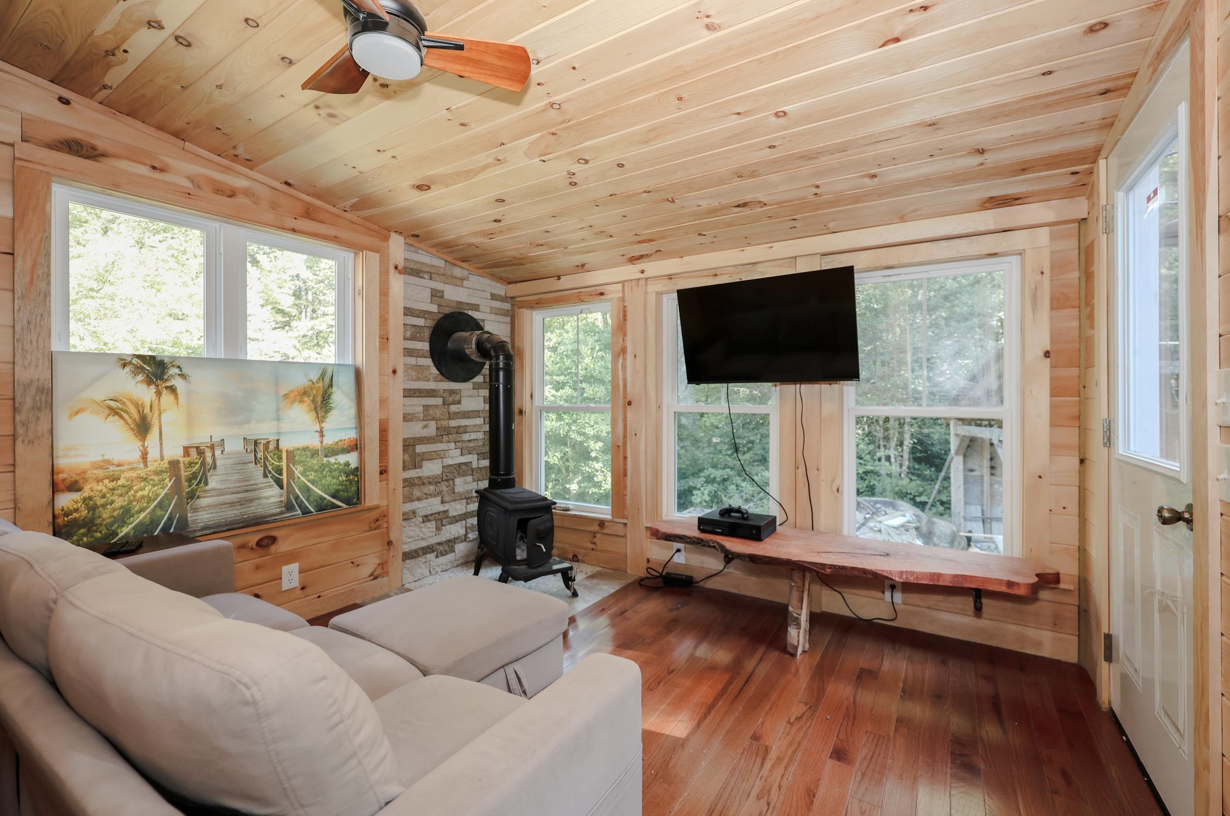 50 Pine Glen Rd, Hillsborough, NH 03244