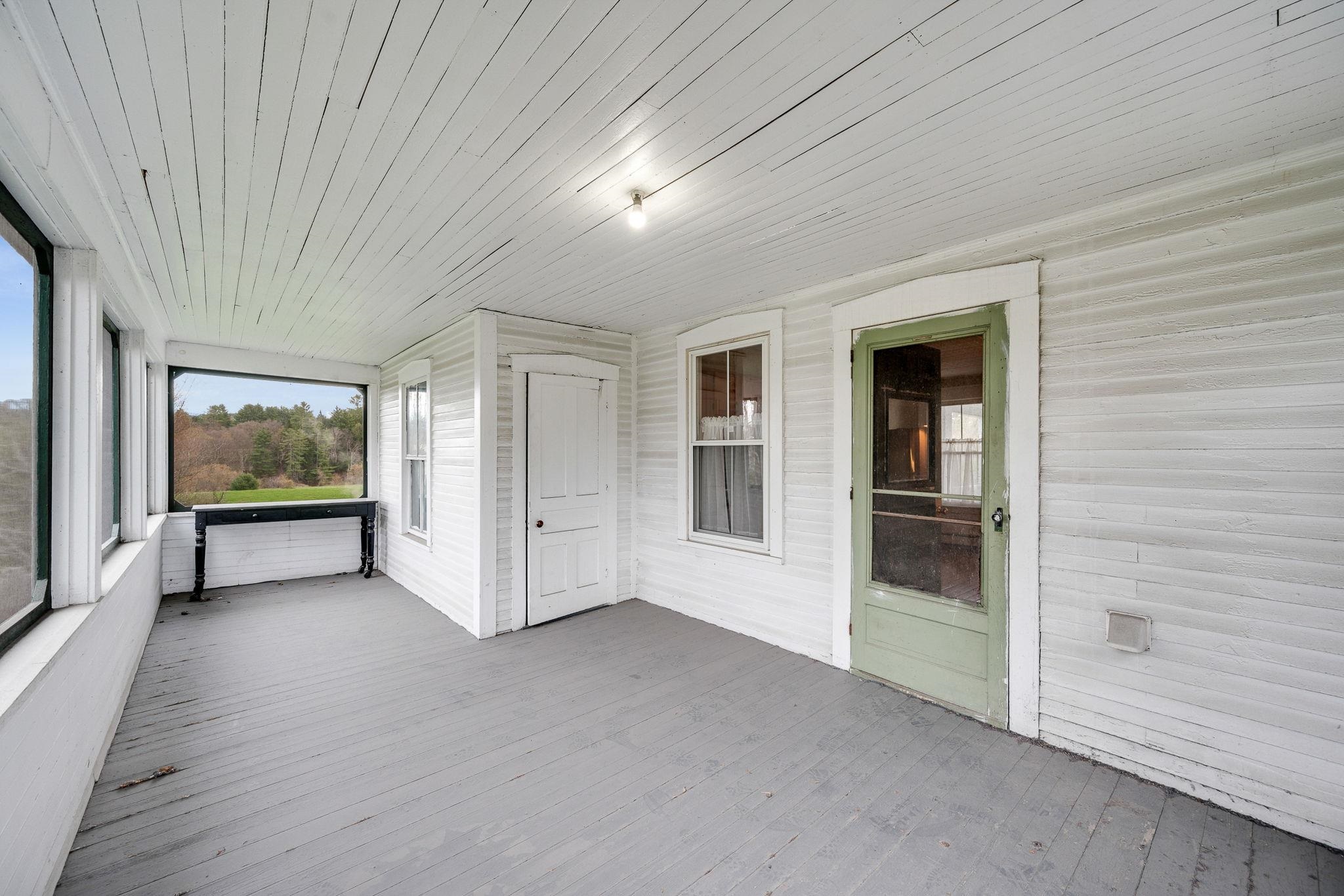 Screened in porch off kitchen