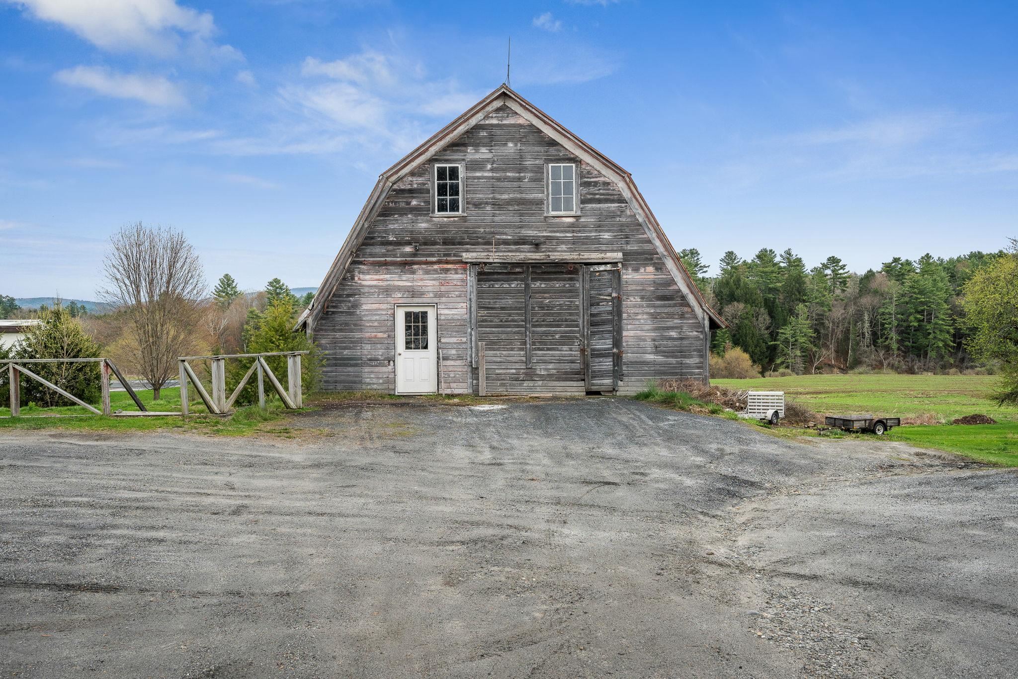Large barn great for storage