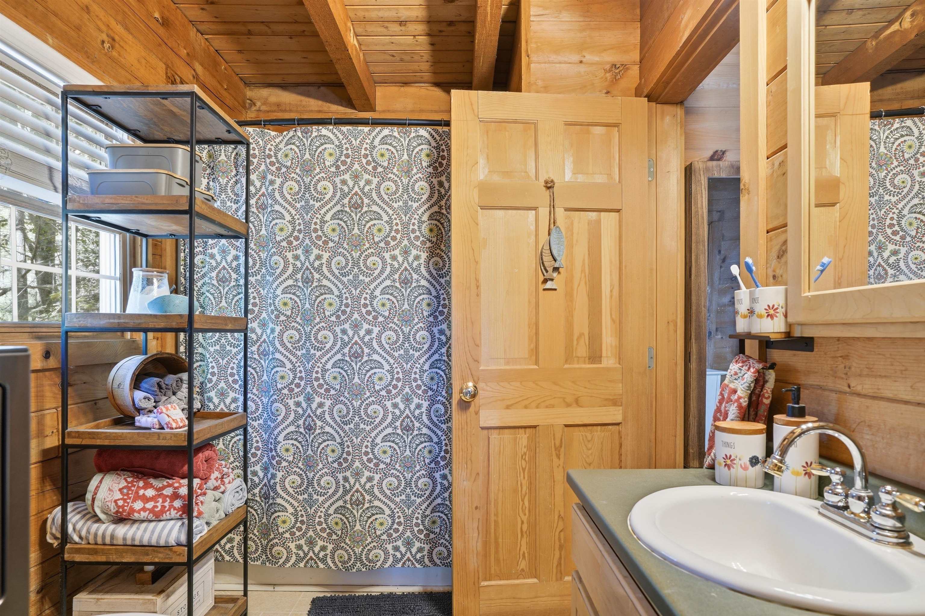 15 Sargent Dr, Raymond, NH 03077