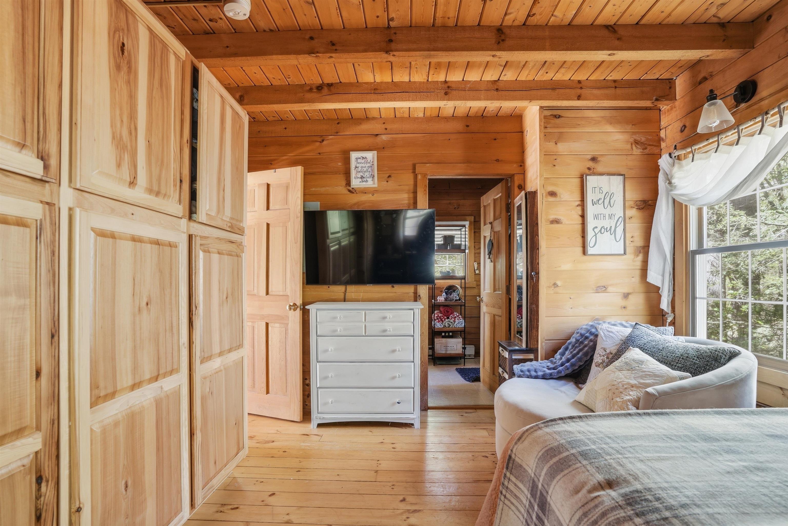 15 Sargent Dr, Raymond, NH 03077