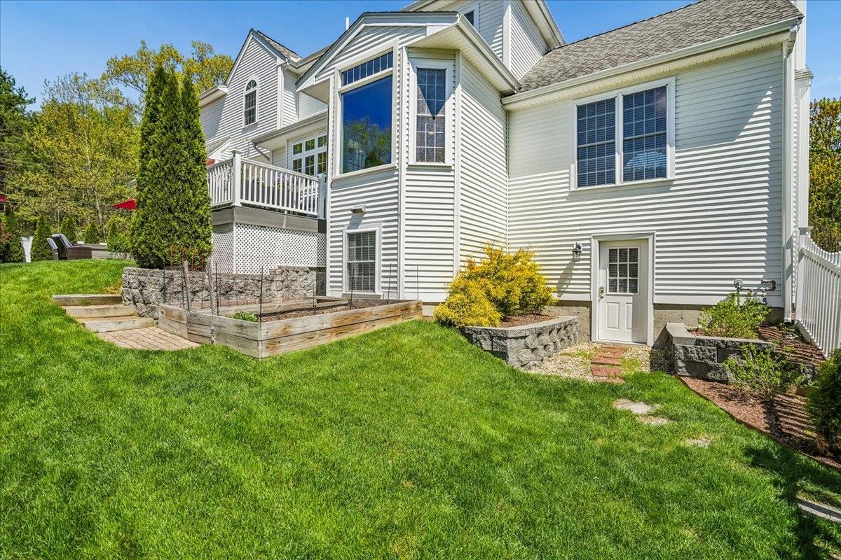 3 Crimson Ct, Nashua, NH 03063