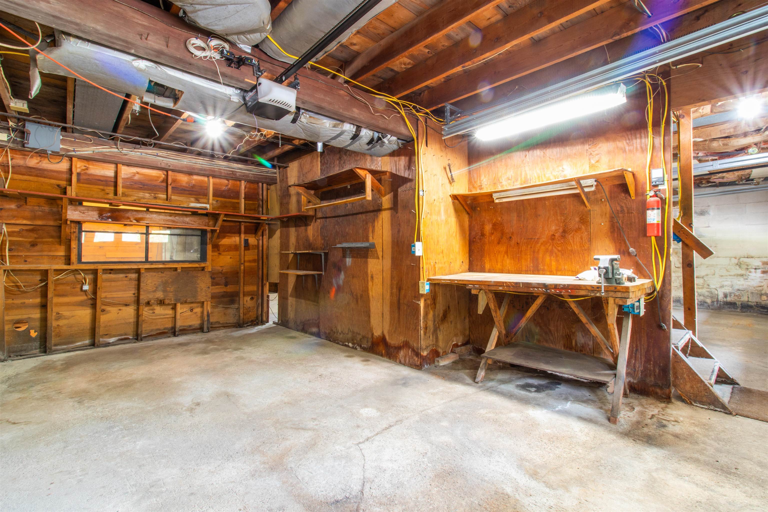 60 Robinson Rd, Hudson, NH 03051