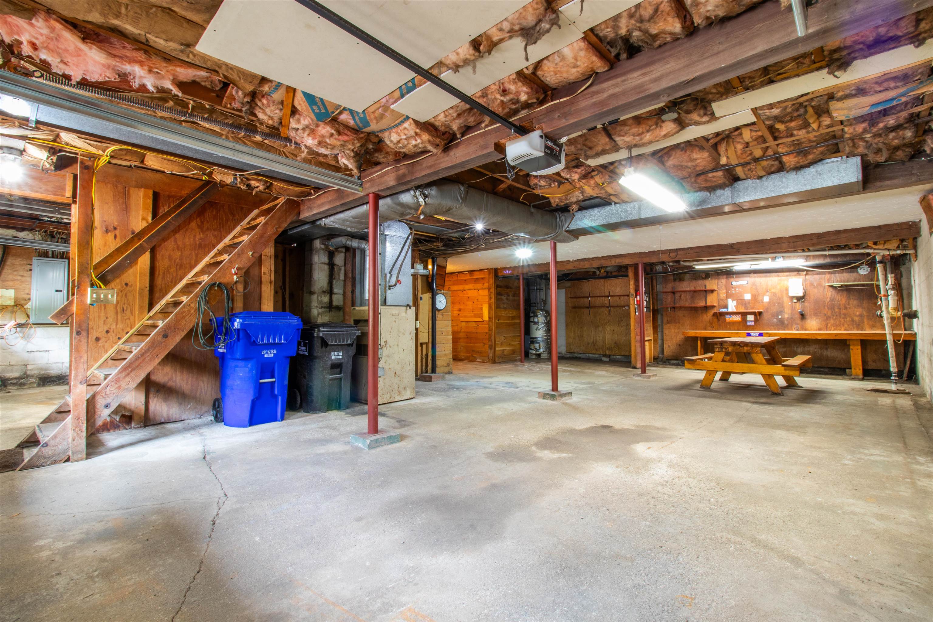 60 Robinson Rd, Hudson, NH 03051