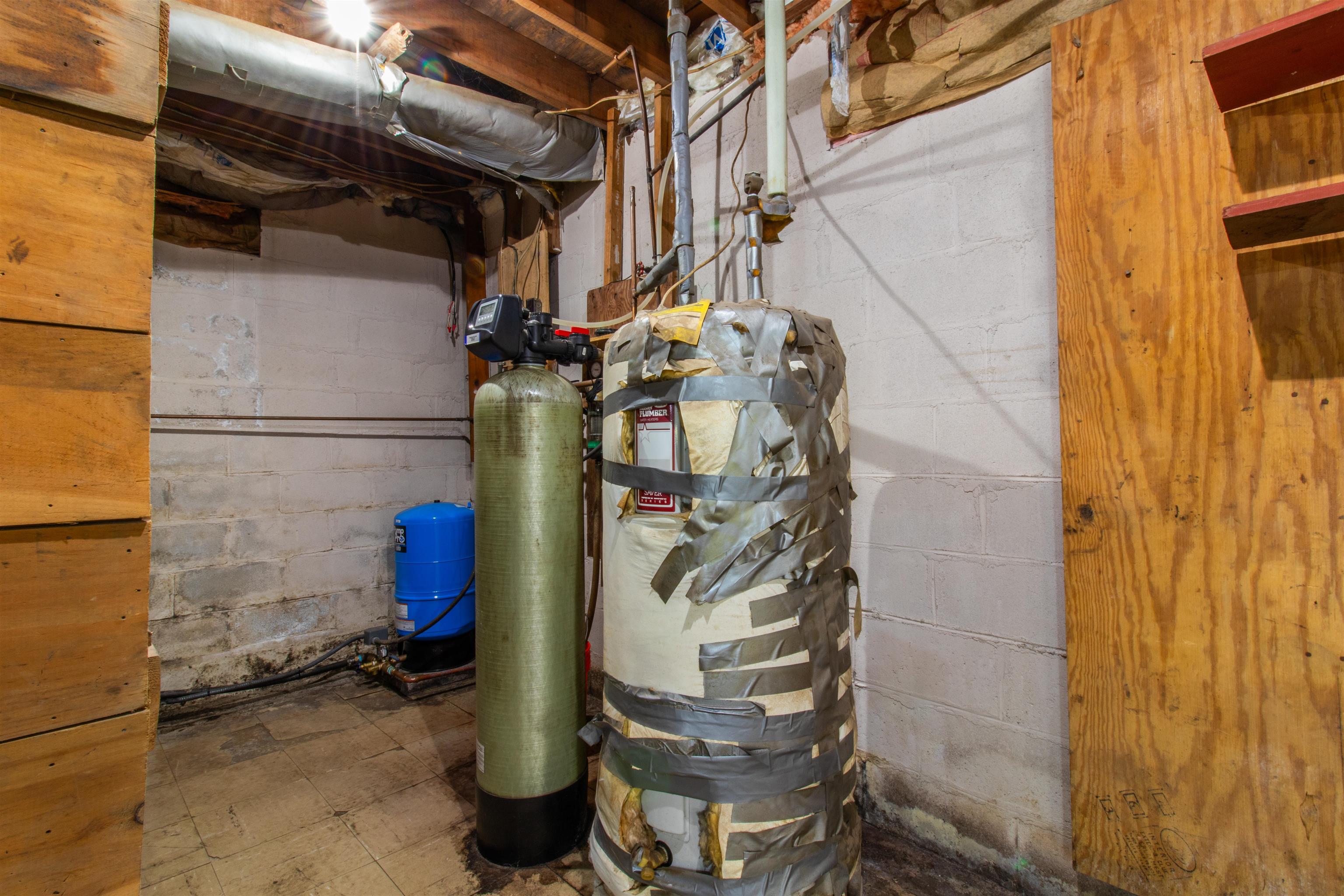 60 Robinson Rd, Hudson, NH 03051