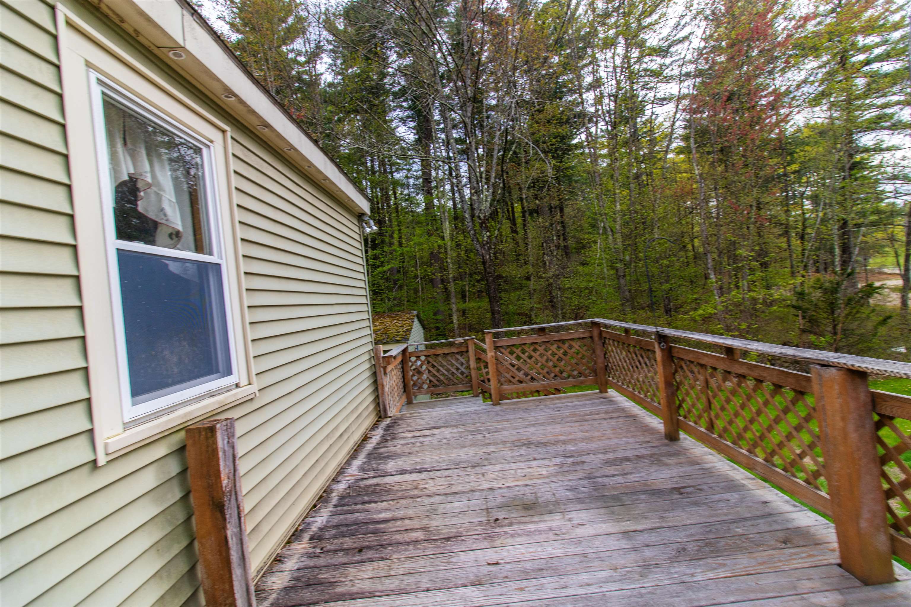 60 Robinson Rd, Hudson, NH 03051