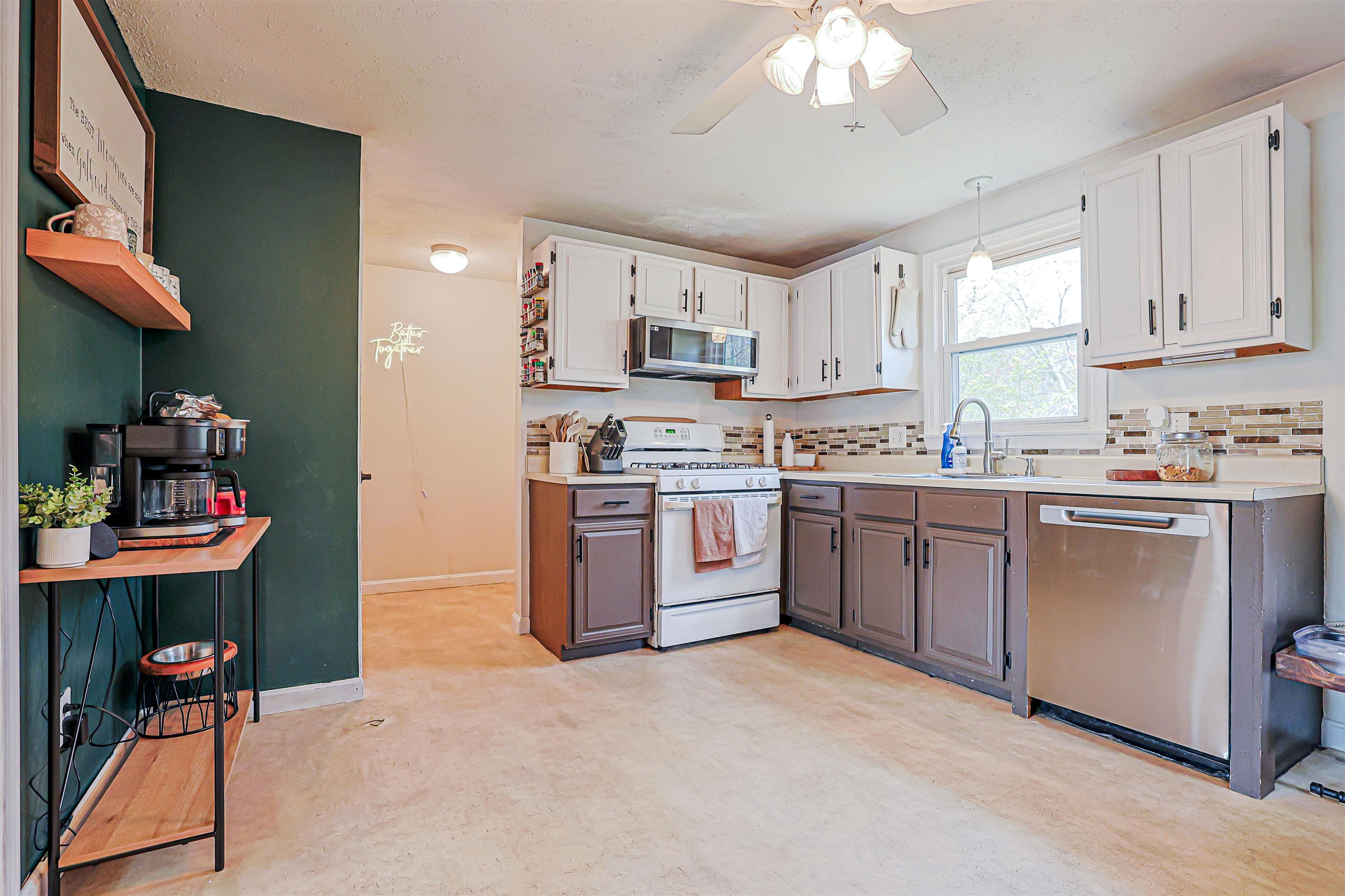 46 Windham Rd, Hudson, NH 03051