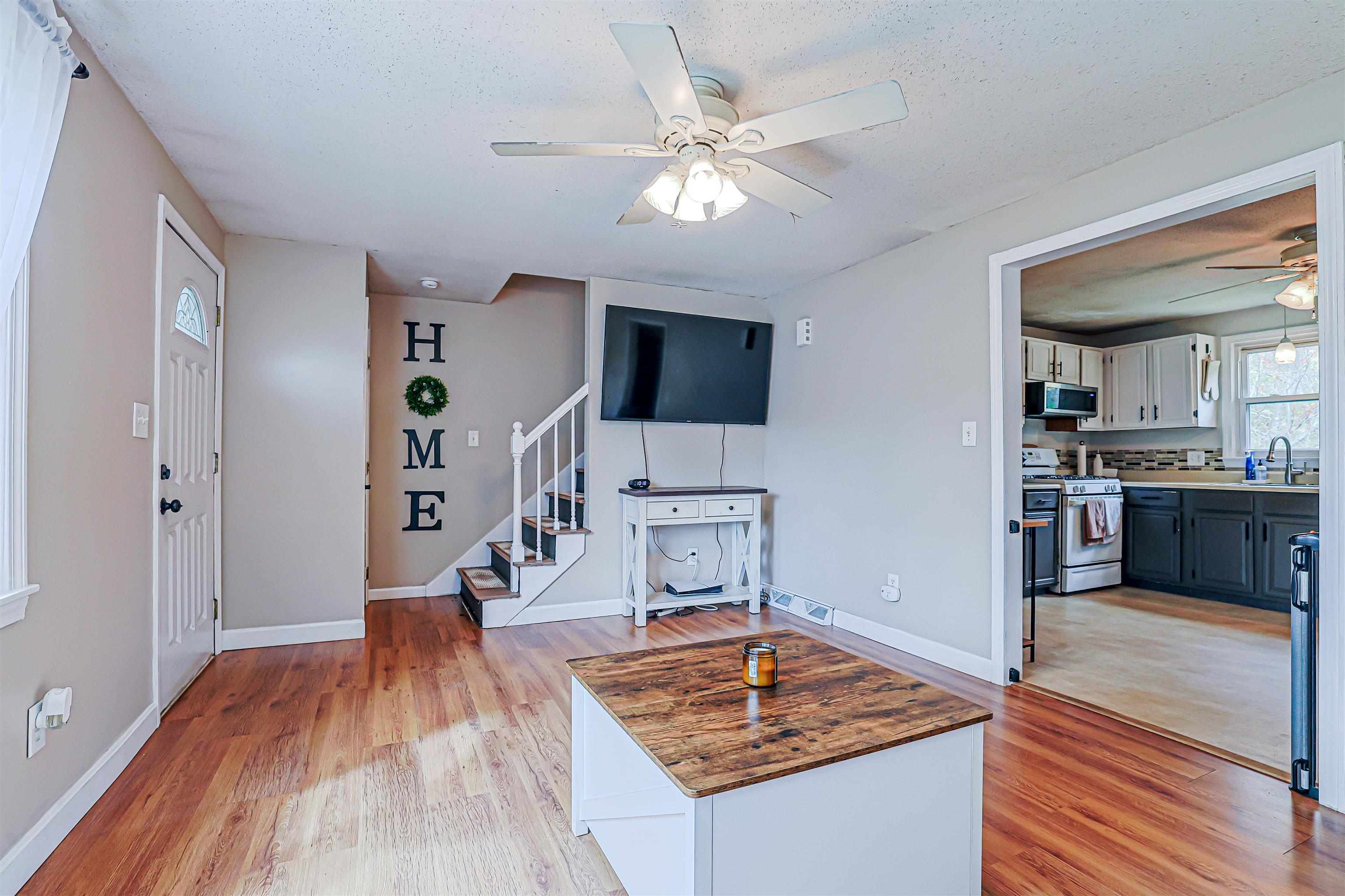 46 Windham Rd, Hudson, NH 03051