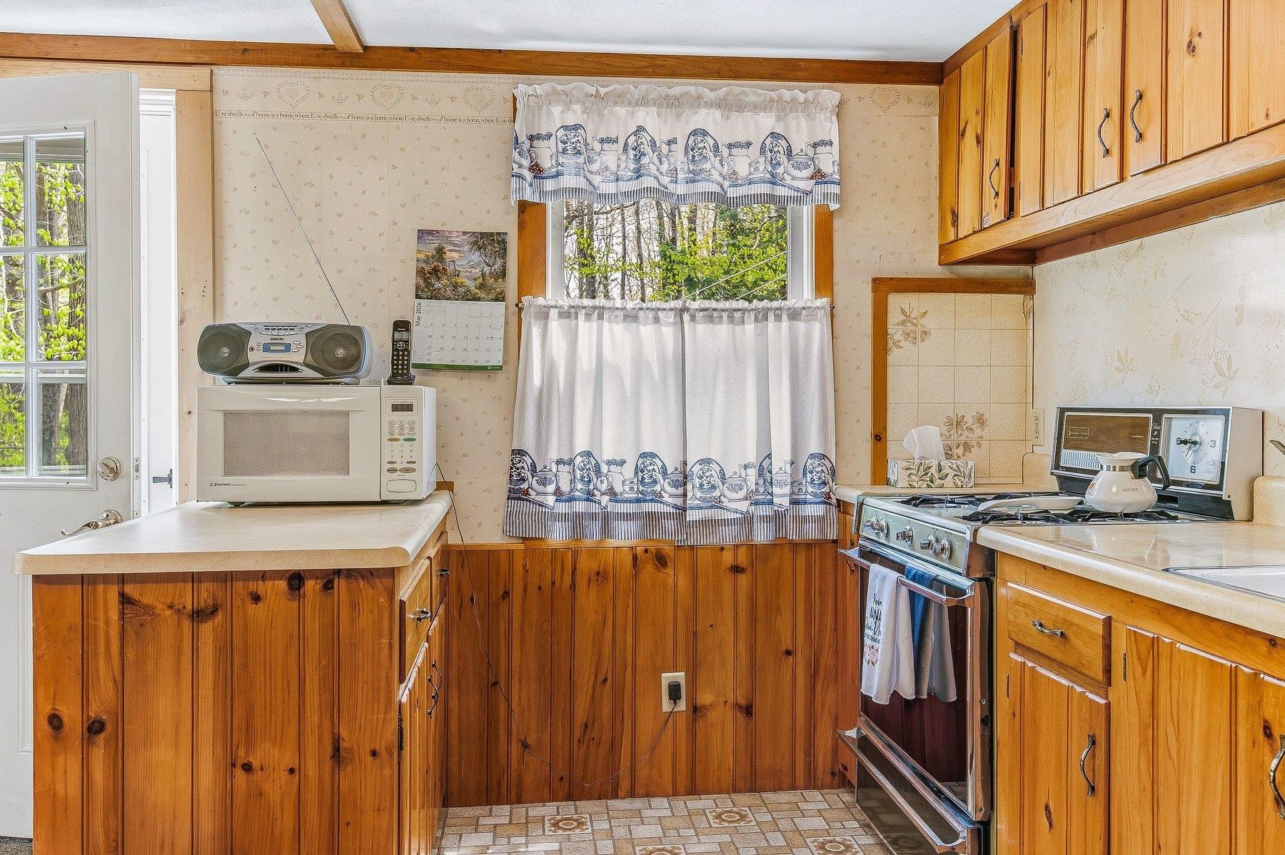 25 Brewster Hill Rd, Tamworth, NH 03886
