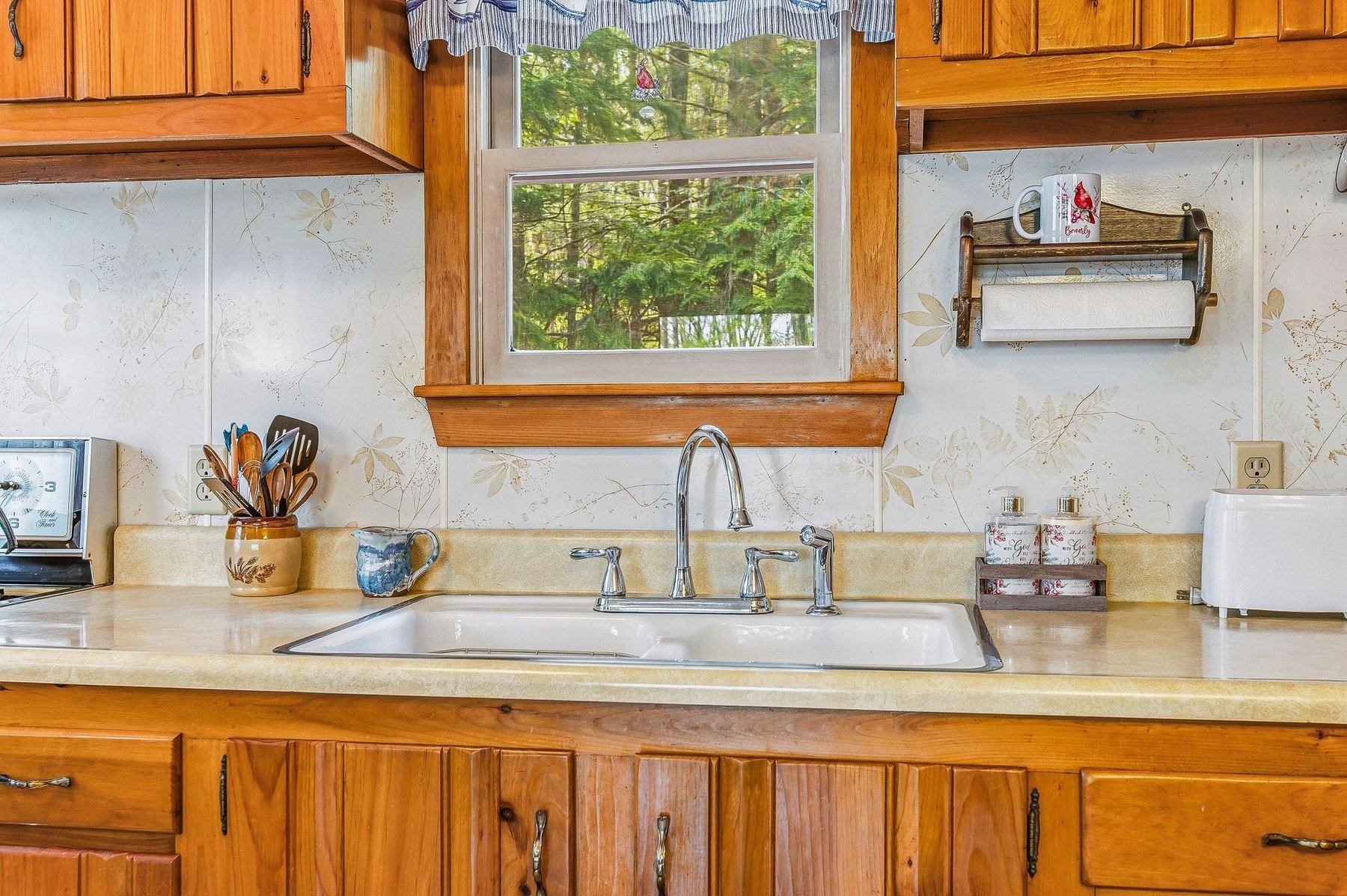 25 Brewster Hill Rd, Tamworth, NH 03886