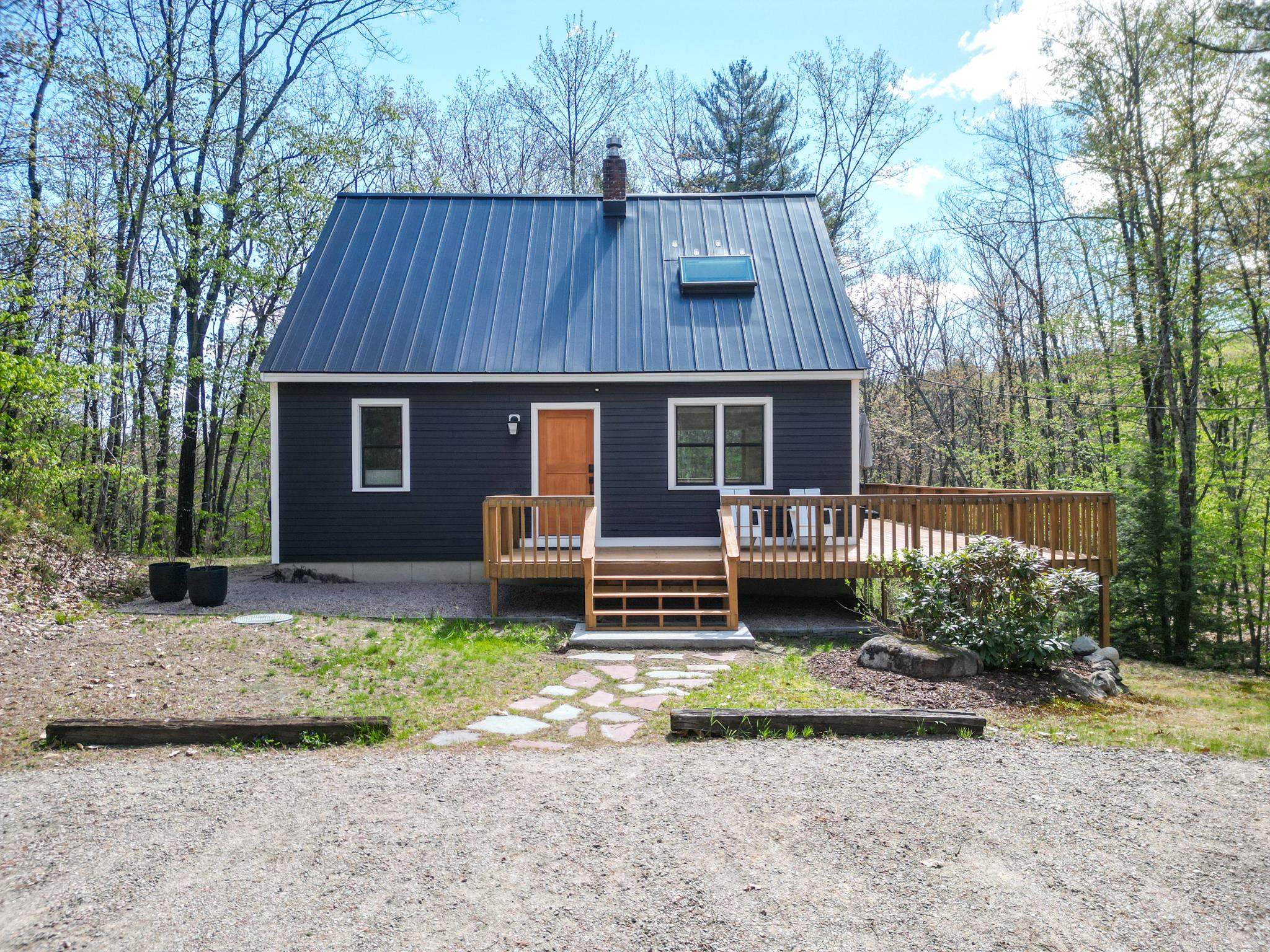 9 Oak Ridge Rd, Madison, NH 03849