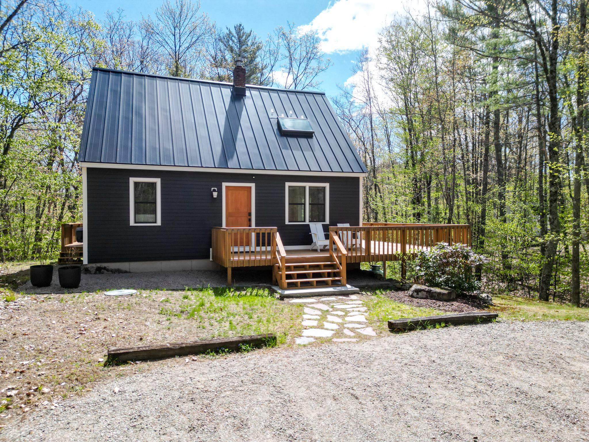 9 Oak Ridge Rd, Madison, NH 03849