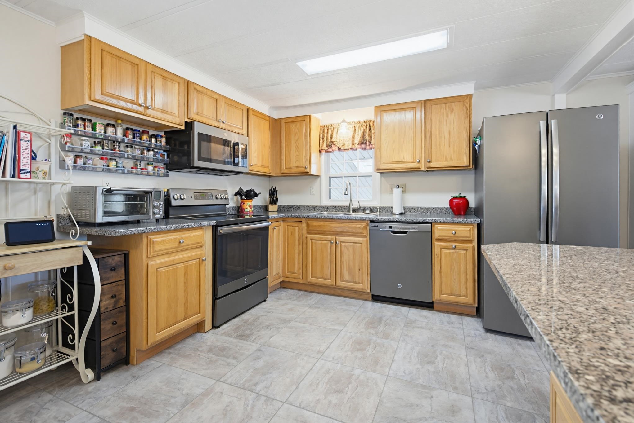 55 Roger Rd, Goffstown, NH 03045