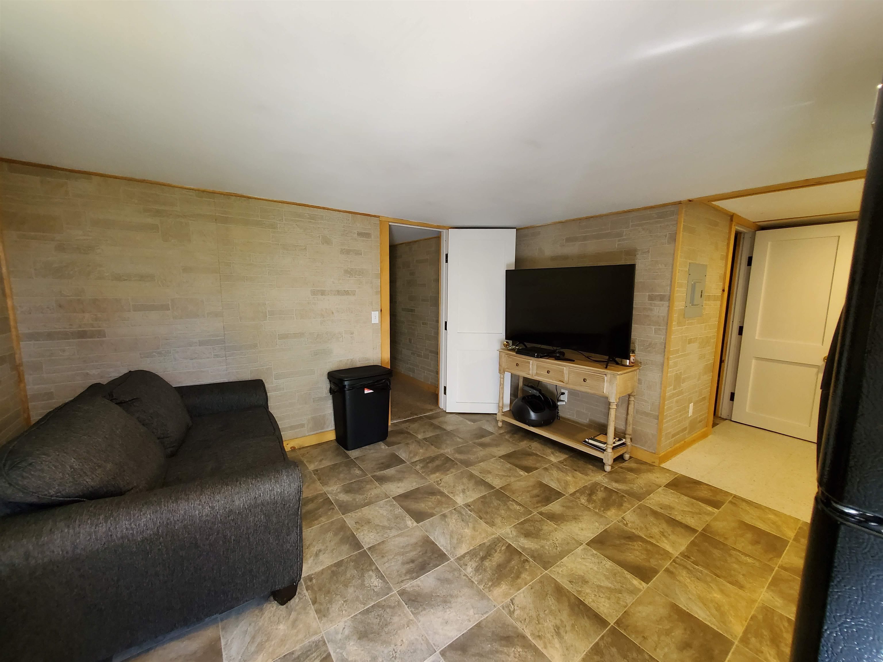 Apt 2 24914045