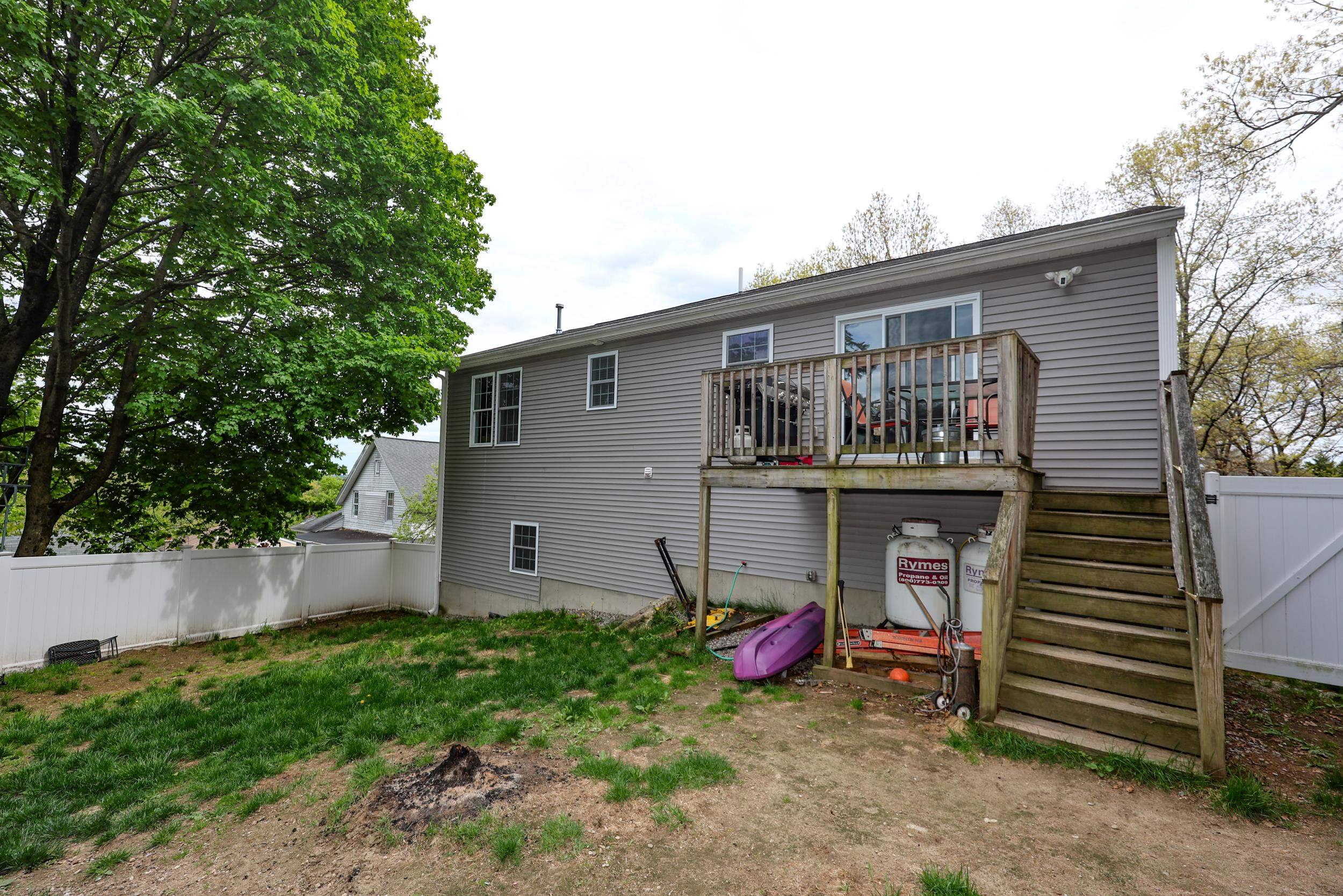 25 Stockholm St, Manchester, NH 03104